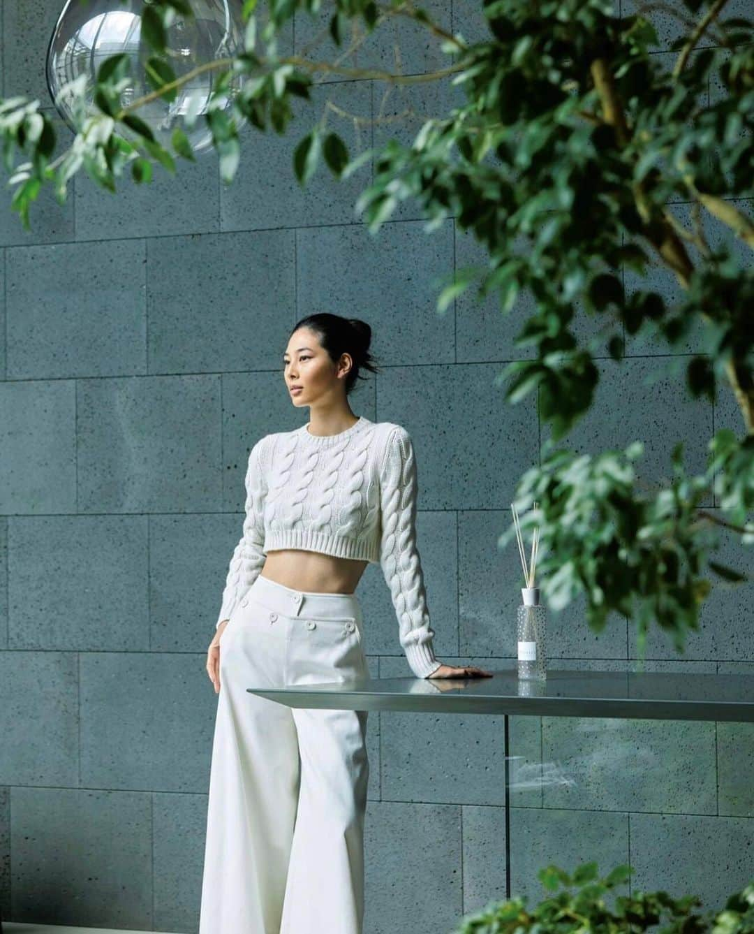 那須ミラノさんのインスタグラム写真 - (那須ミラノInstagram)「Richesse No.43🌿 @richessejp  @ml.modernliving   Photography : #KazukiNagayama Hair Styling : #KoichiNishimura Makeup : #AnnaMisawa Styling : #MakiOgura Wearing :#MaxMara」5月19日 10時11分 - milanonasu