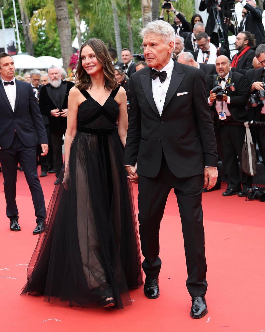 Just Jaredさんのインスタグラム写真 - (Just JaredInstagram)「Harrison Ford and wife Calista Flockhart made a rare red carpet appearance together at the Cannes premiere of his new movie "Indiana Jones and the Dial of Destiny." Lots more photos on JustJared.com! #HarrisonFord #CalistaFlockhart #IndianaJones Photos: Getty」5月19日 8時54分 - justjared