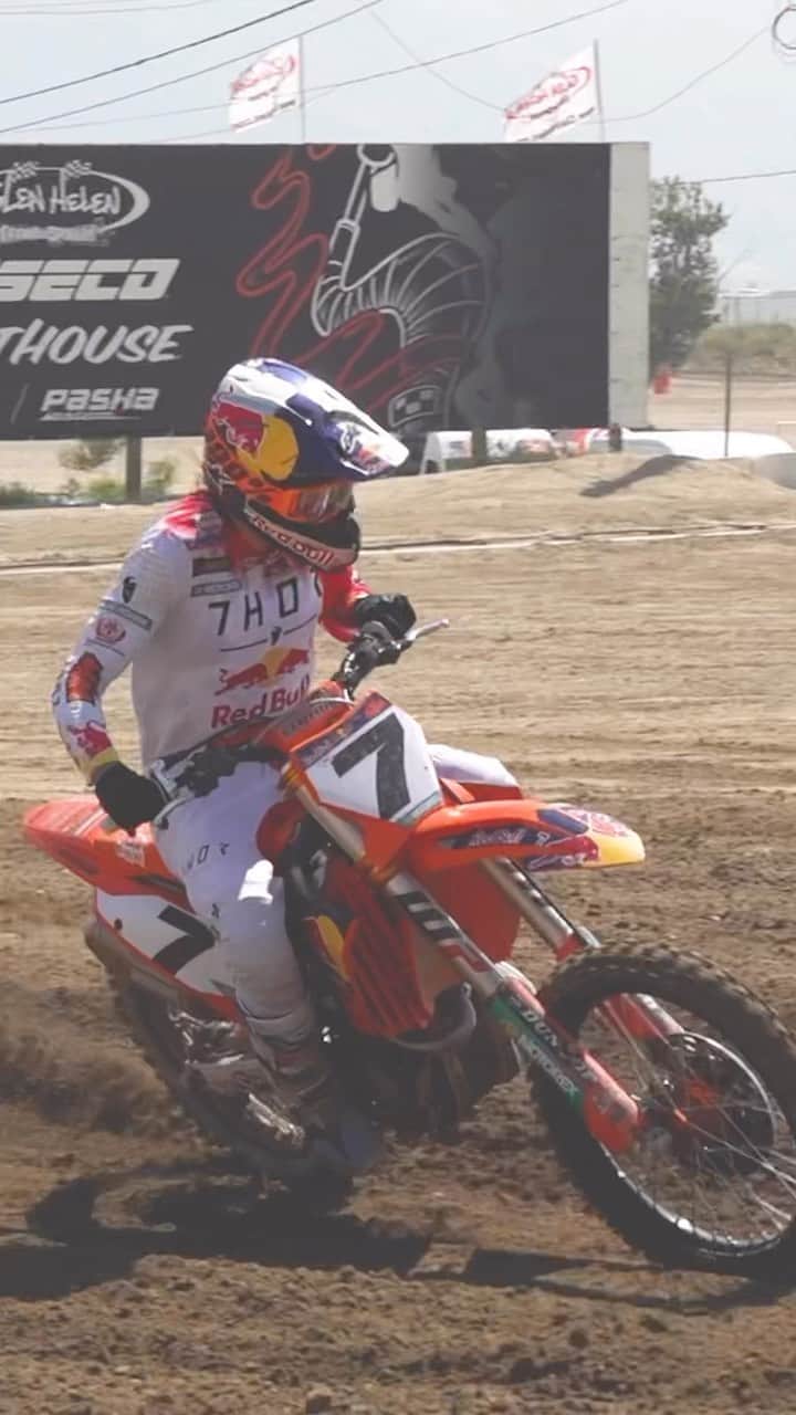 Racer X Onlineのインスタグラム：「Getting their 30’s in for stopwatch nationals at Glen Helen ⏱️ #ProMotocross 📹 @kellenbrauer」