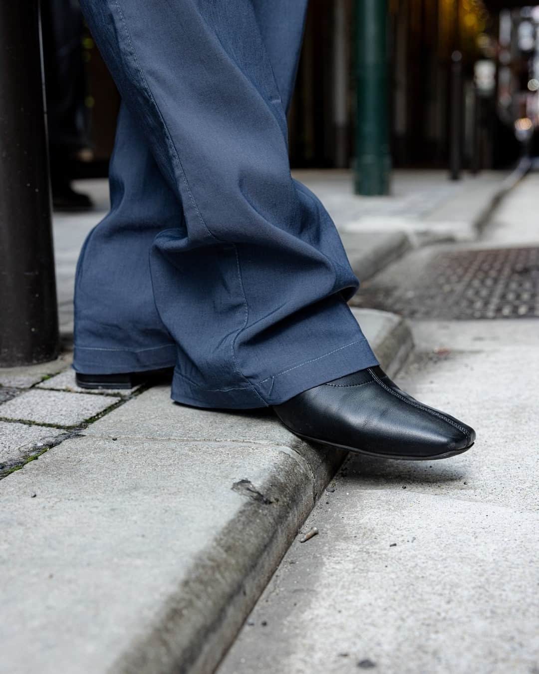 Fashionsnap.comさんのインスタグラム写真 - (Fashionsnap.comInstagram)「Name: 宮地真子⁠ Age: 23⁠ ⁠ Jacket #AMERI⁠ Tops #used⁠ Inner #used⁠ Pants #CALICO⁠ Bag #YAHKI⁠ Shoes #used⁠ ⁠ Photo by @iam_____riku⁠ ⁠ #スナップ_fs #fashionsnap #fashionsnap_women」5月19日 10時00分 - fashionsnapcom