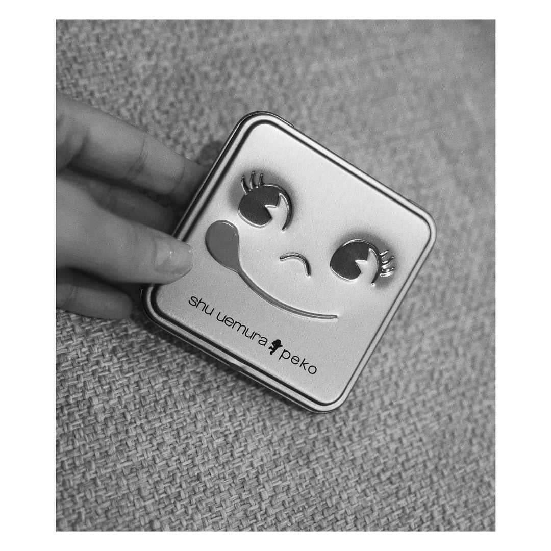 JUNNAのインスタグラム：「🍬  shu uemura のコラボはいつも遊び心たっぷり  今回はぺこちゃん  久しぶりにミルキーが食べたい🍬  本日の撮影はこのアイシャドウで✌️  shuのラメはキラッキラッ度が抜群 下瞼の中央や目頭にちょんちょん使い  thank you @shuuemura   #shuuemura #シュウウエムラ#only」