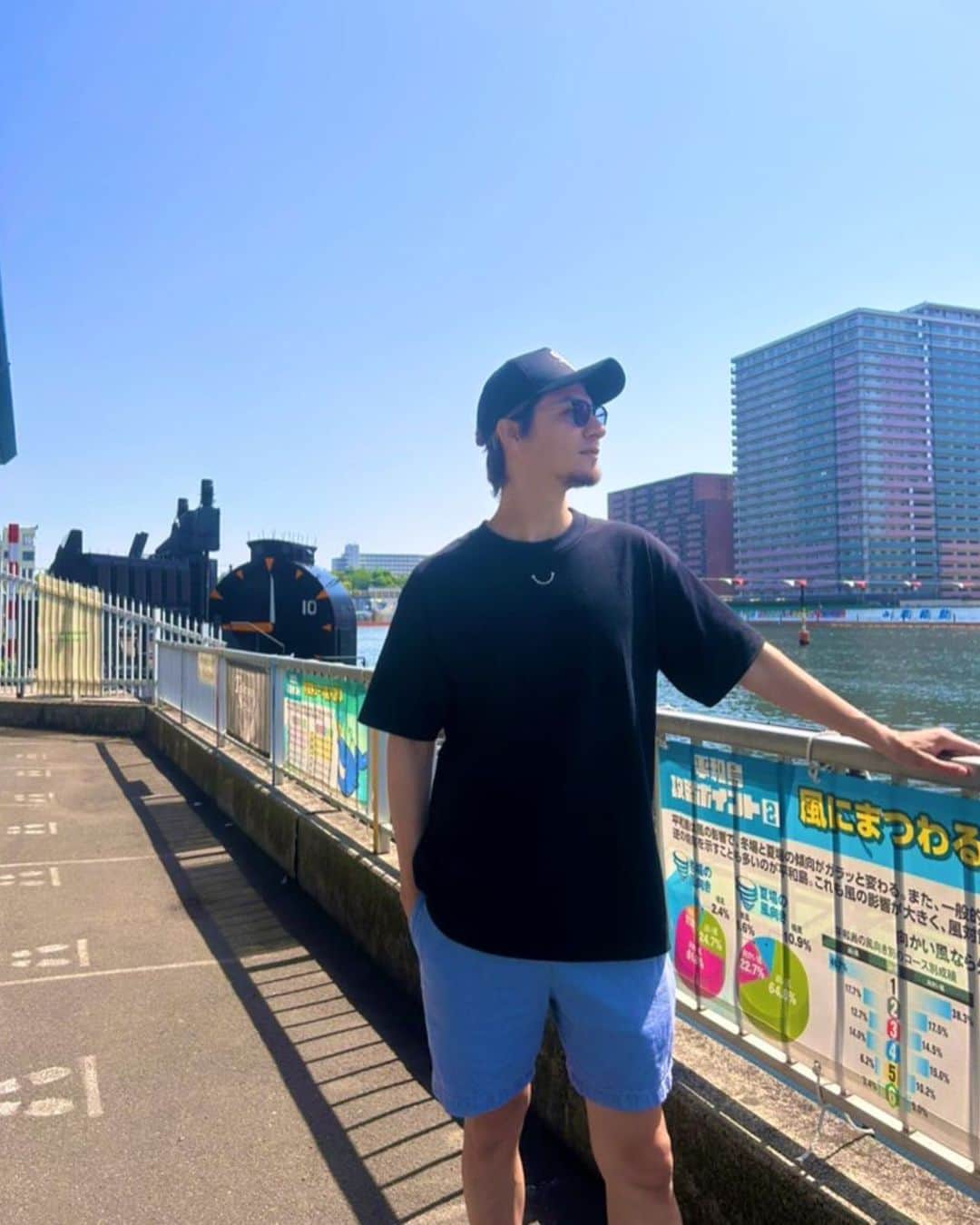 のインスタグラム：「プライベートでボートレース平和島へ！ 晴天の水面際はたまらないねー😎😎 応援してる西山貴浩選手＆森高一真選手の走りも間近で見れてテンション上がりまくりッス！！ また行こう〜っと！！  #ボートレース #平和島 #boat #boatrace #readymade #nike #newera」