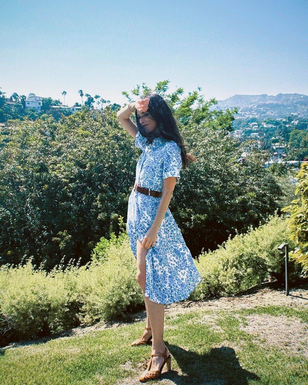 アビゲイル・スペンサーさんのインスタグラム写真 - (アビゲイル・スペンサーInstagram)「laissez-faire.  LA-faire. ☀️」5月19日 1時09分 - abigailspencer
