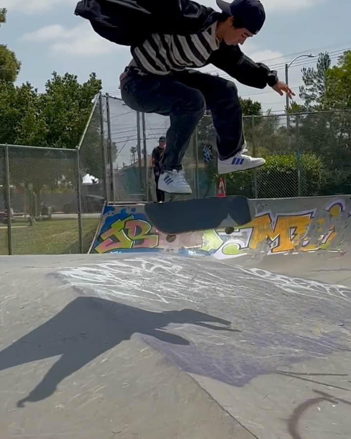 ジェニファー・ソトのインスタグラム：「Adidas x Dime the other day 😌❤️」