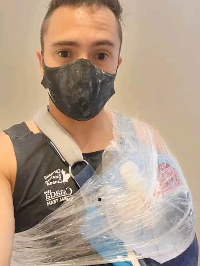 シーン・マコールのインスタグラム：「On May 28th 2022, almost 1 year to the day, I suffered the biggest injury of my career, a horrendous dislocated shoulder. I did it while competing at the World Cup in Salt Lake City which is where I'm headed back to today... ⠀⠀⠀⠀⠀⠀⠀⠀⠀ The last year has been challenging in more ways than one. The damage to my shoulder, labrum, and bicep were severe and after consultation I had surgery 4 months after my injury. This has given me 8 months of recovery, and I'm ready to put it to a real test. 🦾 ⠀⠀⠀⠀⠀⠀⠀⠀⠀ I am unsure of what Salt Lake will bring me. Encouragement, redemption, fear, flashbacks, strength, and process are all possibilities. I might climb totally normal or I might stand in front of the wall processing the last year and what's to come. All I know is the first competition back had to be somewhere and going back to ground 0 is definitely poetic. 🎶 ⠀⠀⠀⠀⠀⠀⠀⠀⠀ The #1 goal is to not re-injure my arm, so let the #roadToParis2024 games begin. 🇨🇦   ⠀⠀⠀⠀⠀⠀⠀⠀⠀ ⠀⠀⠀⠀⠀⠀⠀⠀⠀ ⠀⠀⠀⠀⠀⠀⠀⠀⠀ ⠀⠀⠀⠀⠀⠀⠀⠀⠀ ⠀⠀⠀⠀⠀⠀⠀⠀⠀ ⠀⠀⠀⠀⠀⠀⠀⠀⠀ ⠀⠀⠀⠀⠀⠀⠀⠀⠀ @scarpana | @boilerroomclimbing | @mec | @flashedclimbing | @team_edelrid  #climbing #train #canada #athlete #sports #power #fitness #work #workhard #workout #strength #ninja #gym #fun #climbing_photos_of_instagram #business #challenge #Olympics #recovery #shouldersurgery」
