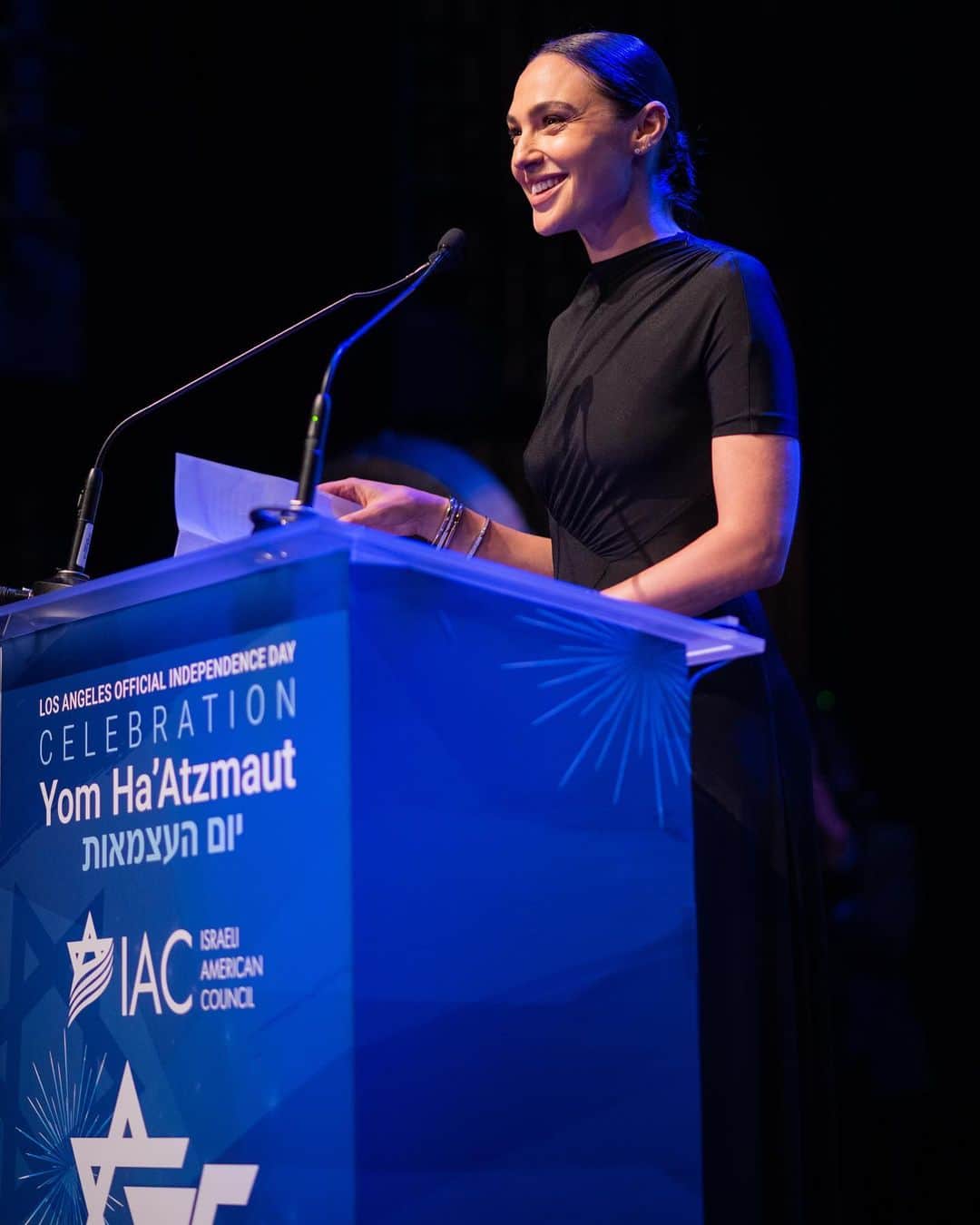 ガル・ガドットのインスタグラム：「Wow what a magical night ✨ Thank you IAC @israelinla and @consul.general.hillel.newman , I am honored and humbled by this award. 🙏💙  Styling @karlawelchstylist  Hair @officialdanilohair  Makeup @sabrinabmakeup  Nails @nailsbyshige   Jewelry: @tiffanyandco  Dress: @givenchy」