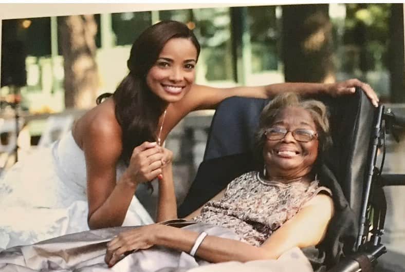 ロッチェル・エイツのインスタグラム：「Wishing my beautiful mother a Happy Heavenly Birthday! 😘😇🙏🏽You would have been 76 today. I miss sharing our birthdays together. You were the true definition of resilience , unconditional love and strength! Oh how blessed I am to have had a mother like you. RIP Mommy! ♥️🙏🏽」