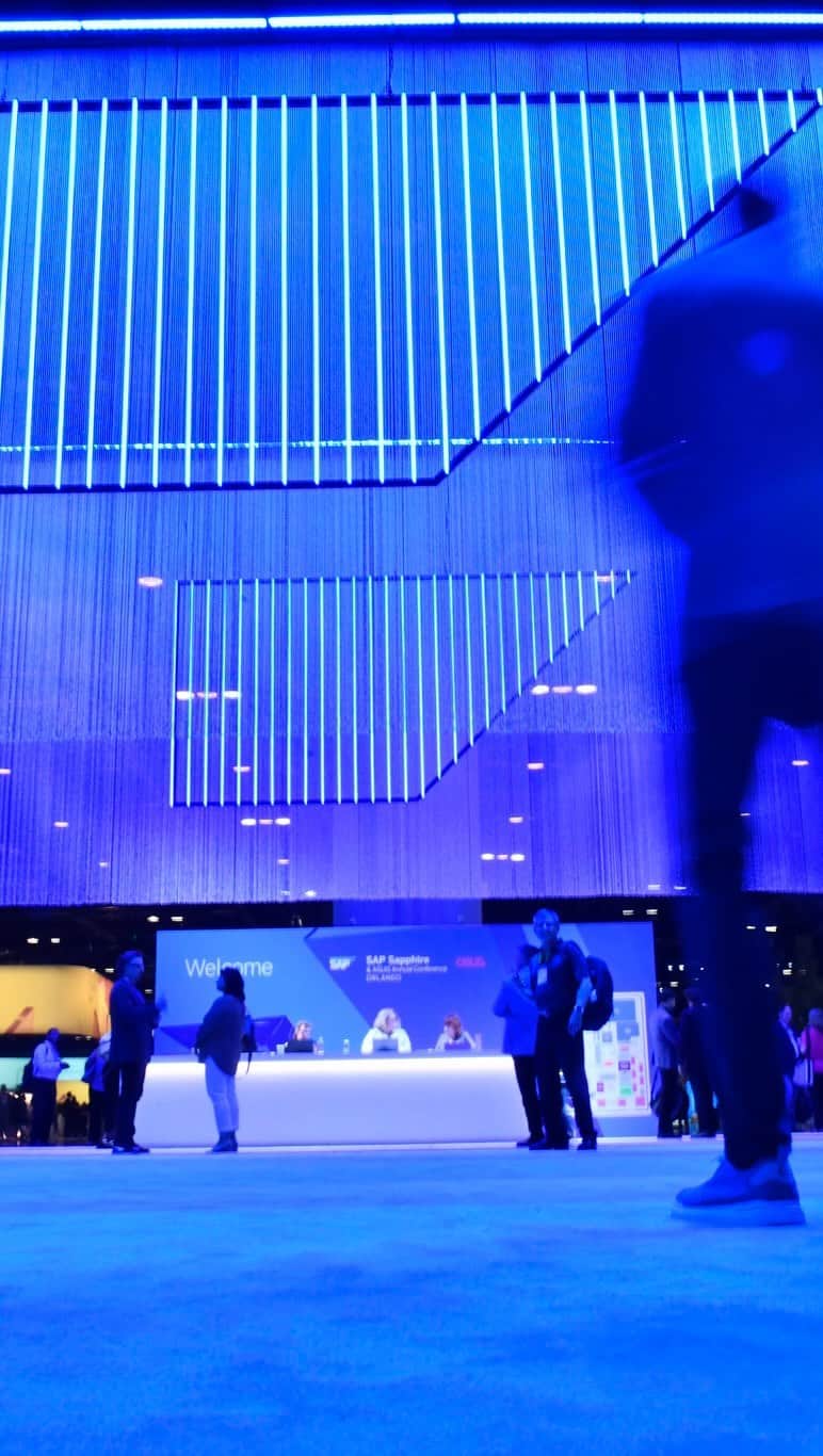 SAPのインスタグラム：「At #SAPSapphire, we dove into what’s possible working alongside AI: confidently 💪, responsibly✅, and respectfully💙!  Let’s get future-proof: Link in bio.🔗」