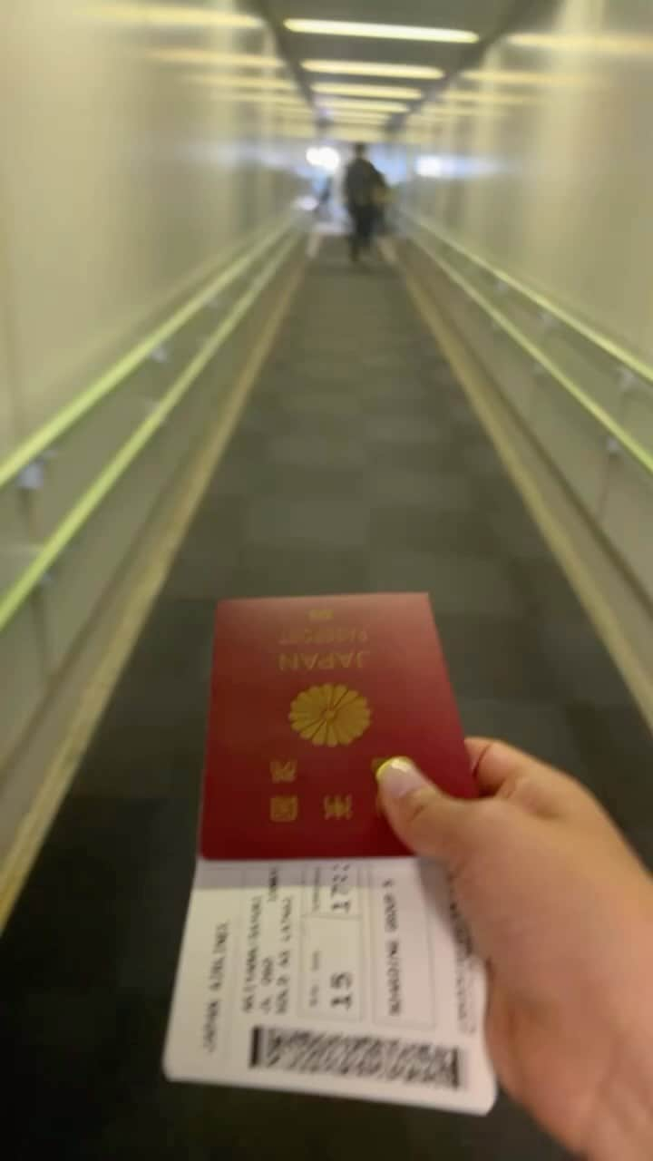 ジョジィのインスタグラム：「ブラジルまで1234567893時間かかった日😂🤣 The day took me 928135858 hours to get in Brazil home 🤣😂」