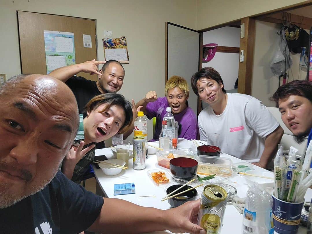 高岩竜一のインスタグラム：「高岩ハウスで飲み会😁🍻 レアなメンバーでめちゃくちゃ楽しかった🙋‍♂️‼️」