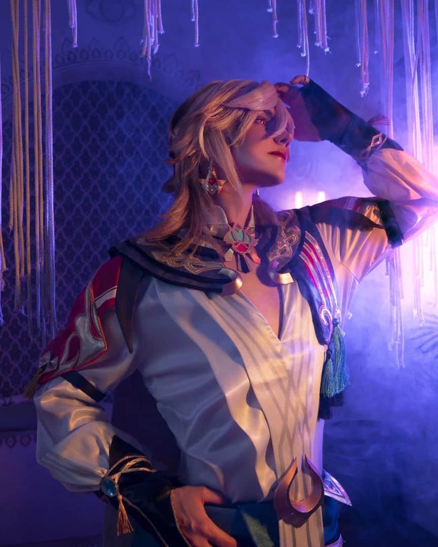 Gesha Petrovichのインスタグラム：「Who you gonna get in new banner?) More for my P💕trons, link in bio 😁 And of course i have more shitposting in my  telegram🥴 Wig @geshawigs Tell me how do you do? #genshinimpactcosplay  #genshin  #卡维 #卡維cos #白术  #カーヴェ  #cosplaylove  #cosmodel」
