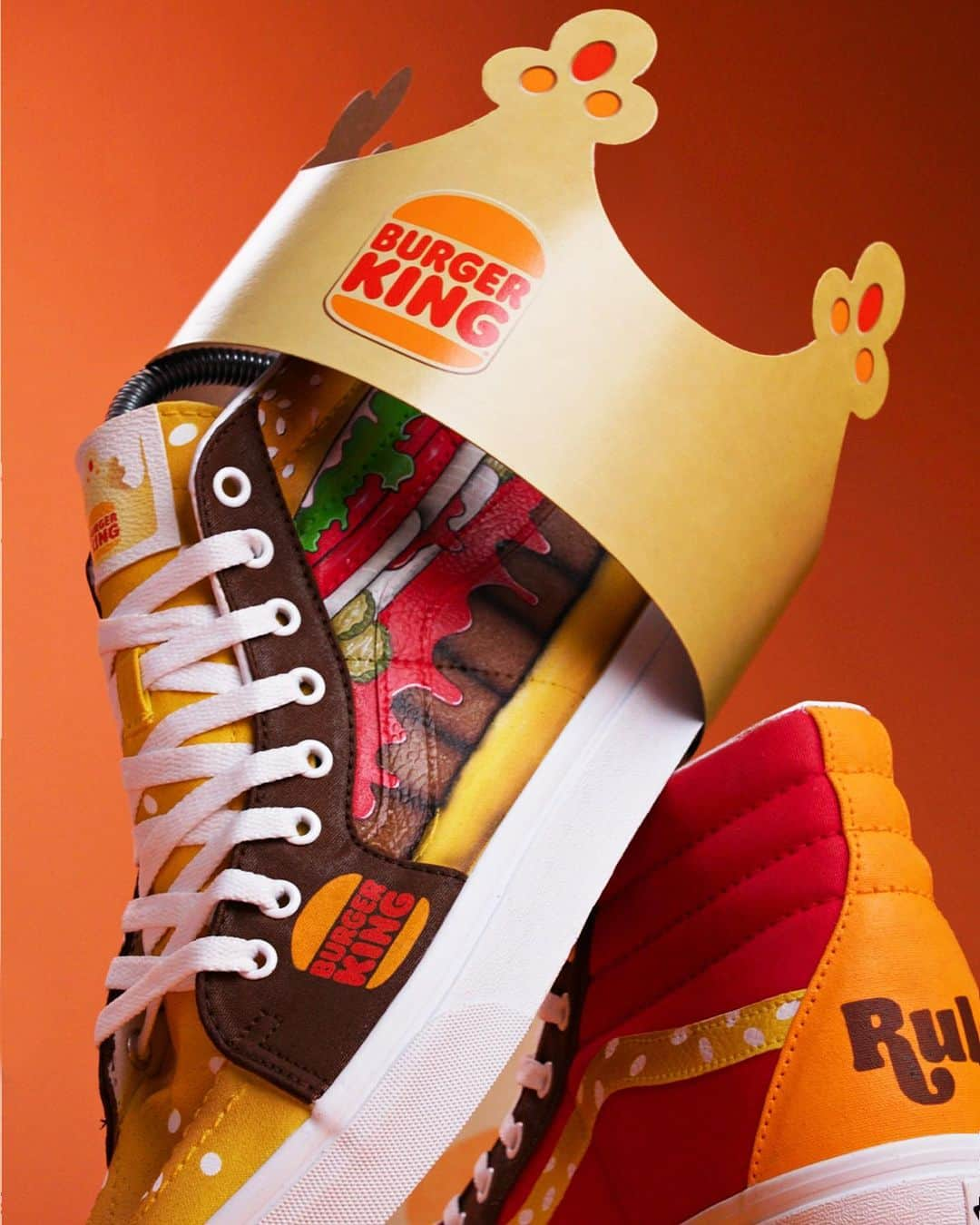 バーガーキングさんのインスタグラム写真 - (バーガーキングInstagram)「we worked with @sneakermechanic to craft sneakers inspired by the flame-grilled Whopper. drop a 👑 if you’d rock these. #BKpartner」5月19日 2時21分 - burgerking