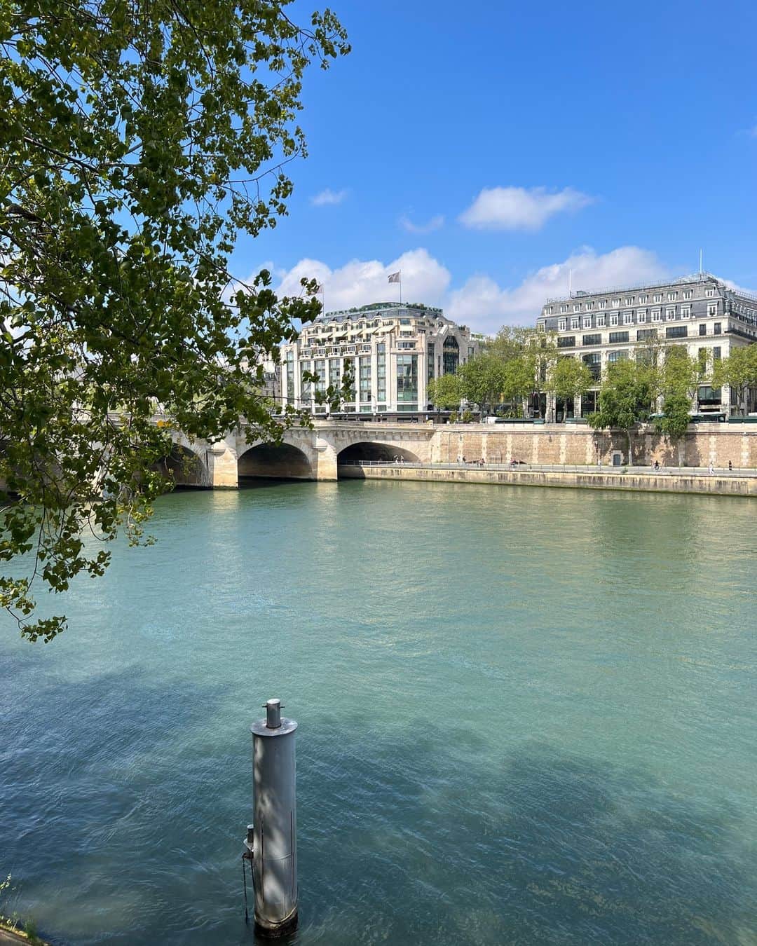 MATCHESFASHION.COMのインスタグラム：「On location with #MATCHES: #photodump Paris edition 🇫🇷」