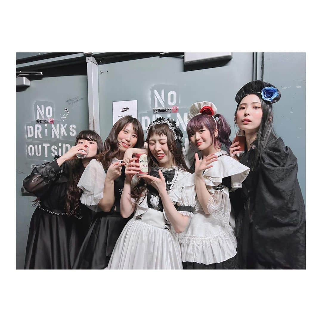 廣瀬茜さんのインスタグラム写真 - (廣瀬茜Instagram)「2023.5.15 "BAND-MAID 10TH ANNIVERSARY TOUR in North America"at Emo's   Thank you Austin!  From the stage I was able to see all of your faces :) Full of happy smiles! So fun!  Thank you "SHADOW CLIQ" for being part of our tour! We were excitied to share the stage with you❤️‍🔥  #bandmaid #shadowcliq」5月19日 2時29分 - akane_bandmaid