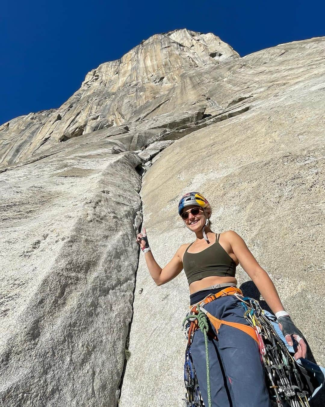 サッシャ・ディギーリアンさんのインスタグラム写真 - (サッシャ・ディギーリアンInstagram)「The Yosemite Climbing Association (YCA) is celebrating their 3rd annual fundraising event June 4th, 2pm - 6pm in South Lake Tahoe, NV. Open invitation!  Yosemite is one of those places that has a special magic to it. I have not spent nearly enough time here yet but it’s a destination that I can’t wait to return to. That said; it’s one of the most frequented National Parks in our country and often bears the brunt of impact from high volume tourism and climbing.  Therefore, it’s amazing to see organizations like @yosemiteclimbingassociation hosting its annual Yosemite Facelift, taking place September 20th-24th because they help to preserve climbing culture and the stewardship of our parks and wild spaces.  Reserve your camping during the Yosemite Facelift, 9/20-24 through recreation.gov. Check yosemiteclimbing.org for more details.  #yosemite #yosemitefacelift #climbing」5月19日 2時59分 - sashadigiulian