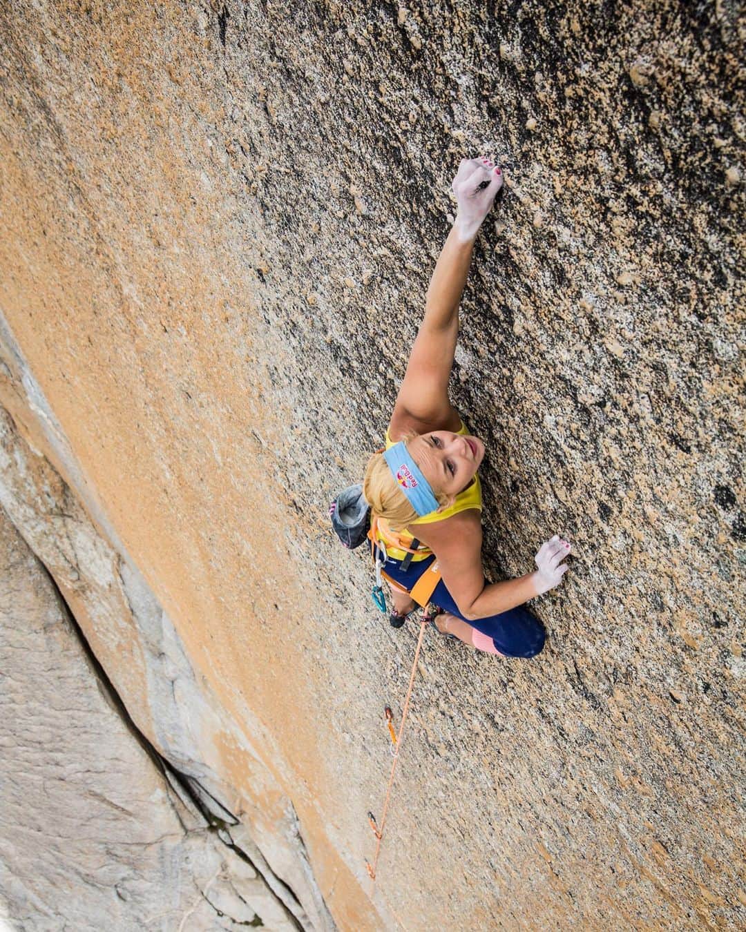 サッシャ・ディギーリアンのインスタグラム：「The Yosemite Climbing Association (YCA) is celebrating their 3rd annual fundraising event June 4th, 2pm - 6pm in South Lake Tahoe, NV. Open invitation!  Yosemite is one of those places that has a special magic to it. I have not spent nearly enough time here yet but it’s a destination that I can’t wait to return to. That said; it’s one of the most frequented National Parks in our country and often bears the brunt of impact from high volume tourism and climbing.  Therefore, it’s amazing to see organizations like @yosemiteclimbingassociation hosting its annual Yosemite Facelift, taking place September 20th-24th because they help to preserve climbing culture and the stewardship of our parks and wild spaces.  Reserve your camping during the Yosemite Facelift, 9/20-24 through recreation.gov. Check yosemiteclimbing.org for more details.  #yosemite #yosemitefacelift #climbing」