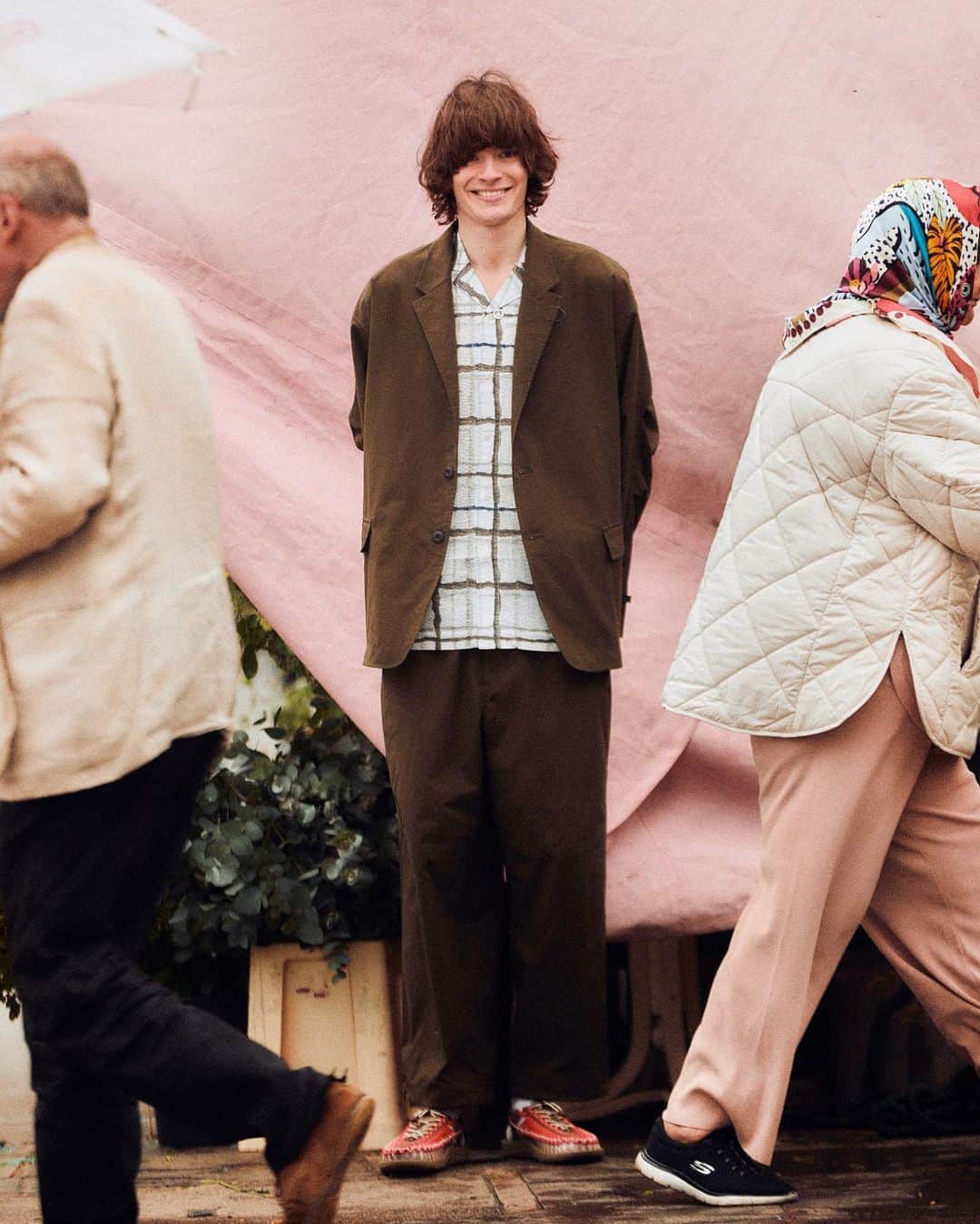 ガーブストアのインスタグラム：「Spring/Summer 2023 Editorial⁠ ⁠ Lensed by London/Manchester-based photographer Niall Hodson, our Spring/Summer 2023 editorial showcases standout pieces from the seasonal collections of our three in-house brands: Garbstore, The English Difference and Home Party. Shot in and around our local Portobello area, the playful images integrate the store's cult-classic and up-and-coming labels, including Kapital, Stüssy, HERILL and Athletics Footwear.⁠ ⁠ 📸 @niallhodsonphotography⁠ See the full editorial, link in bio.」