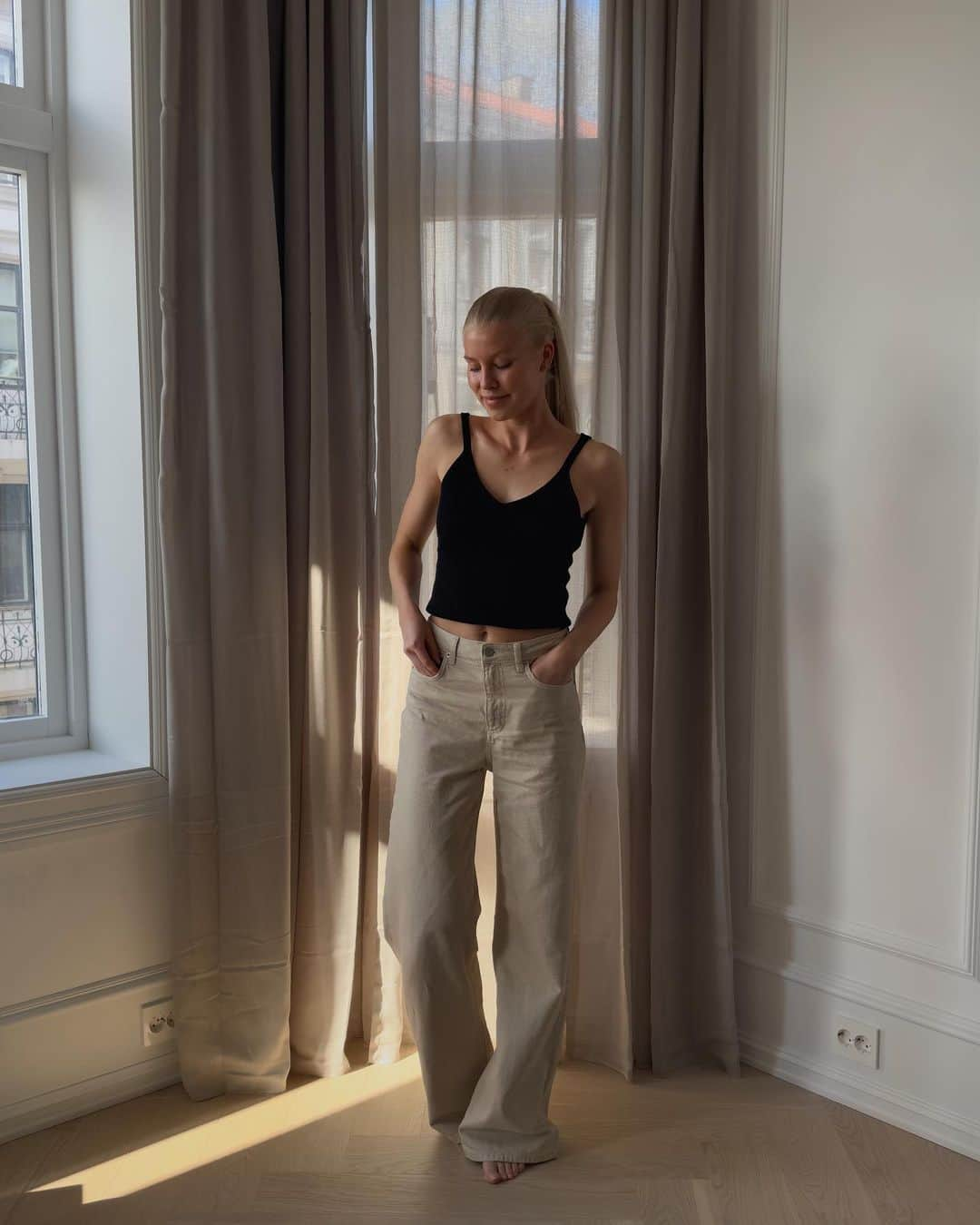 Aurora Mohn Stuedahlさんのインスタグラム写真 - (Aurora Mohn StuedahlInstagram)「ad outfit from @nakdfashion 🤍   (code «Aurora» gives 30% off for new customers and 15% for returning, valid for 48h!)」5月19日 2時59分 - auroramohn