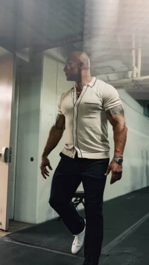 ドウェイン・ジョンソンのインスタグラム：「All things have led to this moment.  The @XFL 🏟🏈🔥  Our goal is to make the best, most exciting, most innovative, most electrifying, most passionate and most FUN spring pro football league in the world.   What a hyped, exciting and high energy weekend for our XFL CHAMPIONSHIP GAME 💥 💥  THANK YOU FANS across the country for coming out and filling our stadiums with all your amazing support 🏟🏈🇺🇸  Onward. Upward.  2024 XFL season- here we come.   ~dj Owner  xfl @disneystudios  @espn   🎥: @Jacksonsvisuals」