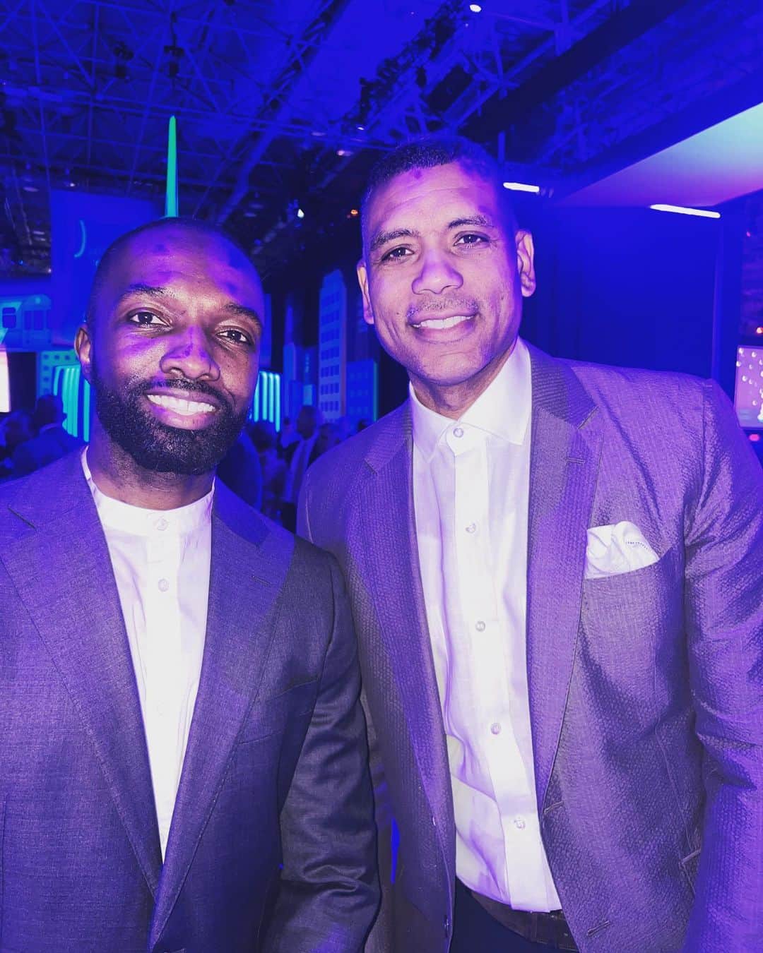 ジェイミー・ヘクターのインスタグラム：「We connect and build about @movingmountainsinc and @fisll dedicated to doing community work. Past honoree @allan_houston」