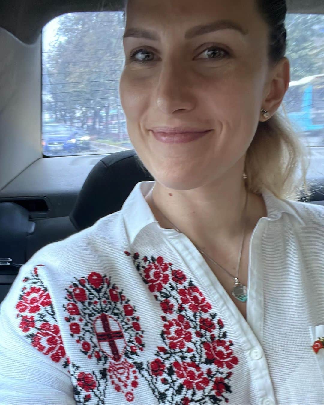 ポリーナ・ラヒモワのインスタグラム：「З днем Вишиванки нас,українці! А також не забуваємо що 28 травня буде другий тур виборів! Тому голосуємо правильно! 🫶🏼🫶🏼🫶🏼 #28may #atatürkapproved」