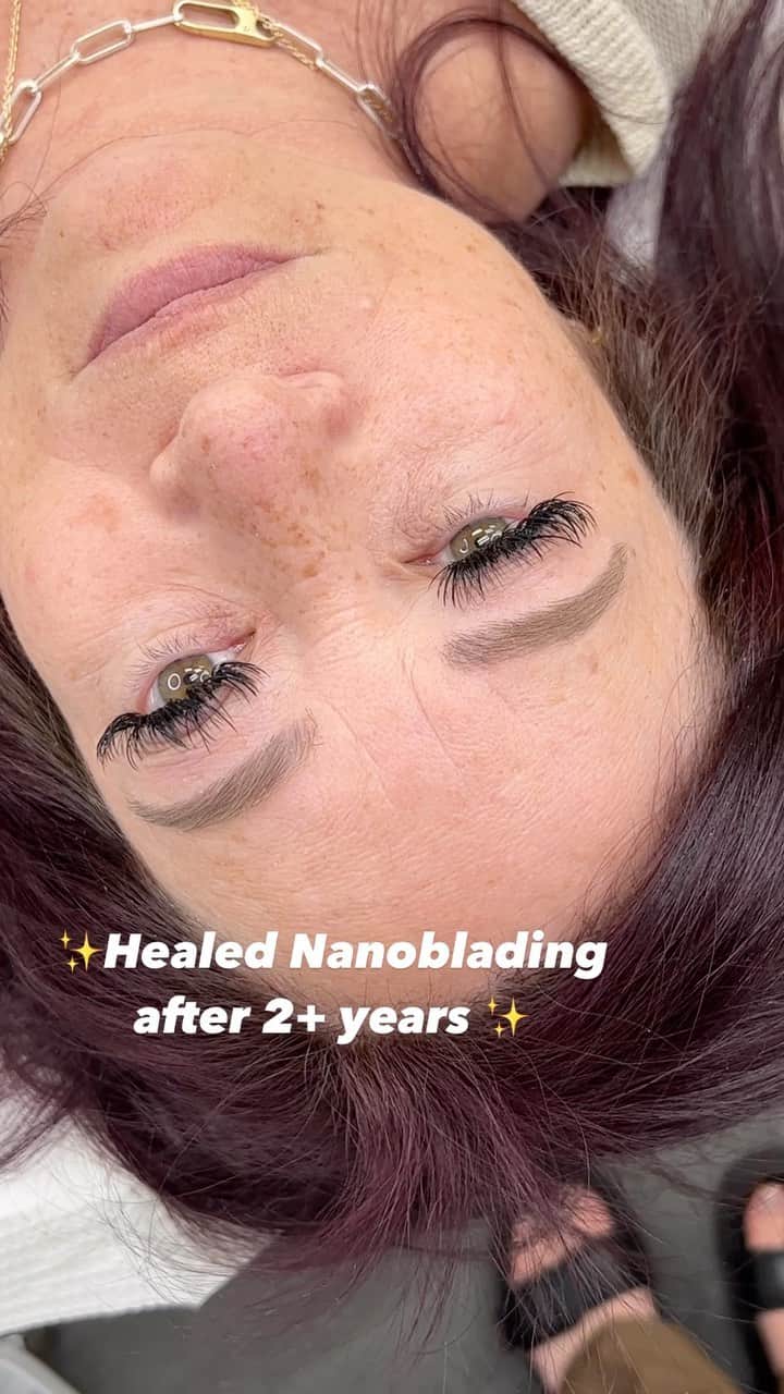 Haley Wightのインスタグラム：「“How will my Nanoblading look after a few years?” Thought this would be a good educational post since I get this question all the time! And the answer is.. they will still look bomb! They just simply start to fade lighter over the years. And once you reach the point of 70% faded, you can come in and get them done again. Which is usually around the 3-5 year mark! There are so many bad stigma’s when it comes to Microblading (understandably) but if you are going to an experienced artist who is using proper techniques and pigments, you have nothing to worry about! Nanoblading/Microblading is amazing and is honestly life changing and will make life easier and make your morning routine so much faster 💕  #microblading #nanoblading #phoenix #scottsdale #arizona」