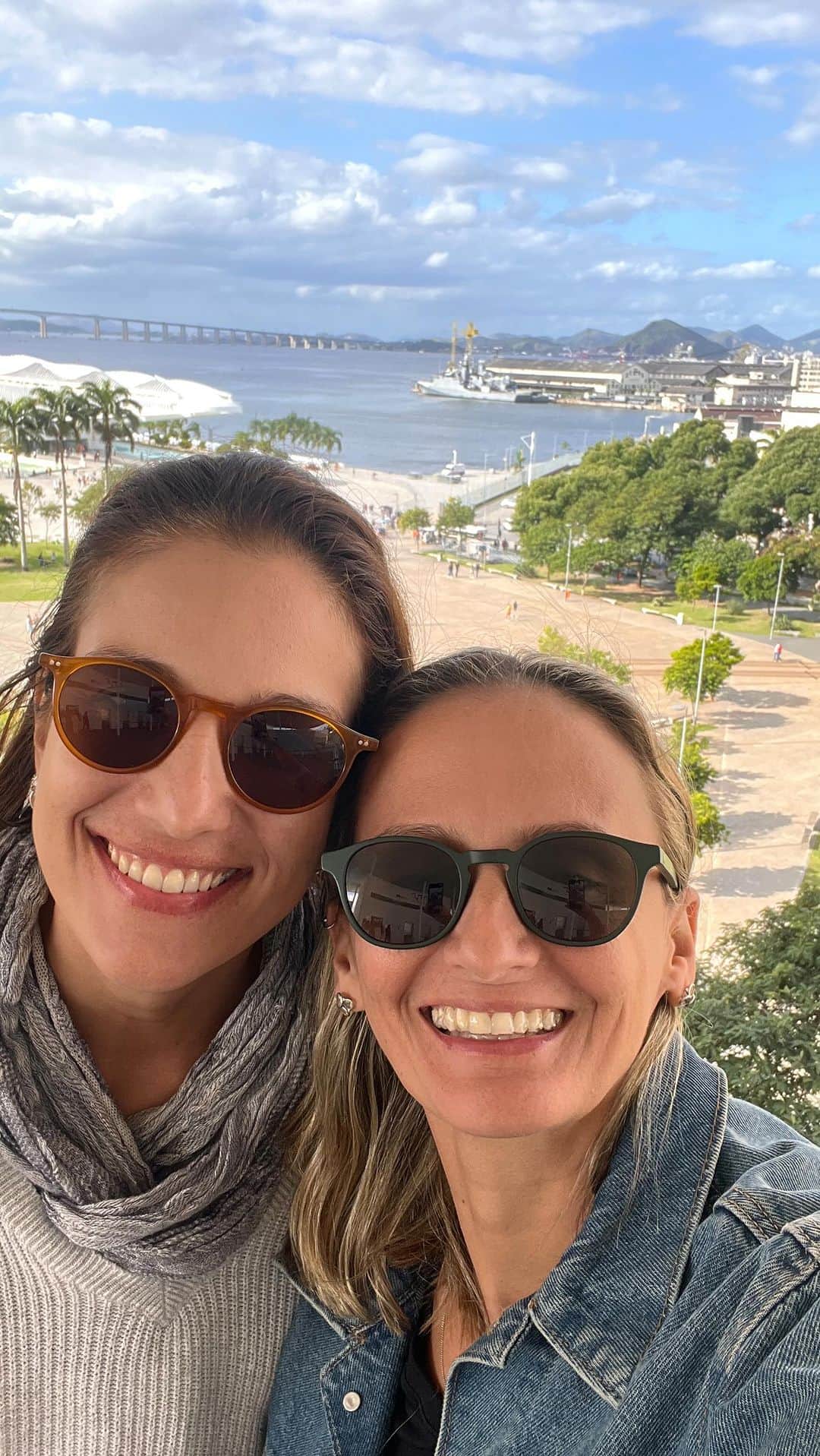 ファビアナ・オリベイラのインスタグラム：「Viva a cultura! No dia internacional do Museu, fomos dar um voltinha! @julia14silva」