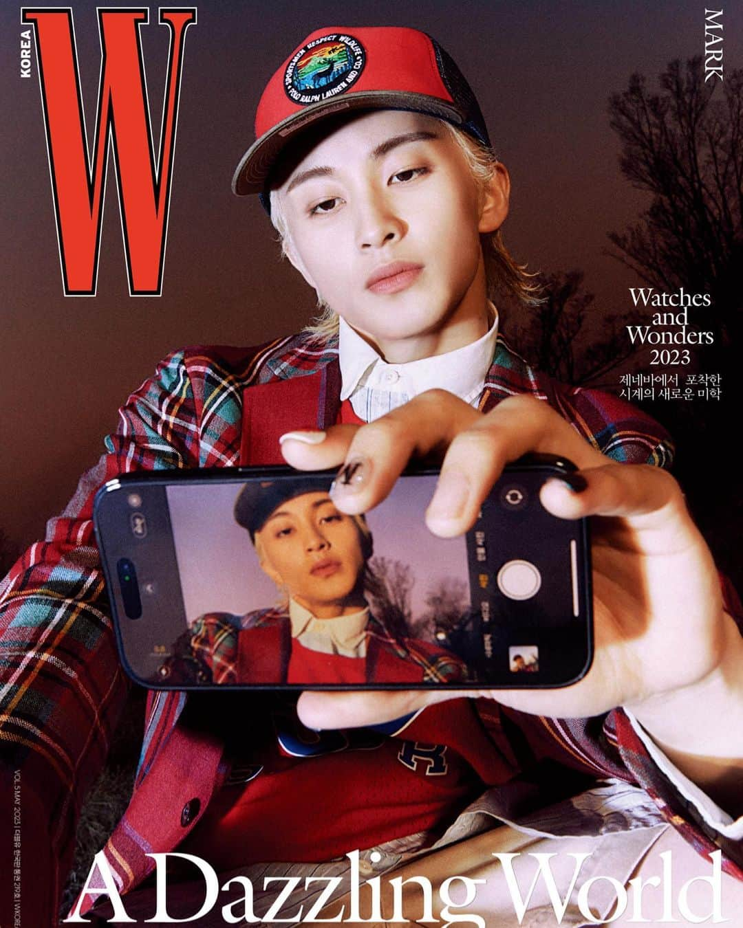 Polo Ralph Laurenさんのインスタグラム写真 - (Polo Ralph LaurenInstagram)「Musician #MarkLee from #NCT appears on the May 2023 cover of @WKorea in #PoloRLStyle.  Mark wears our Polo Soft Plaid Linen Suit Jacket, Reversible Madras-Twill Jacket, Vintage Classic Fit Distressed Jean, and more pieces from our latest #PoloRalphLauren collection.  Editor: @Xyjgk Photographer: @Gowontae Stylist: @Kimvenchy Set: @SummerSkyThunderstorm Hair: @Bit.Boot_1shee Makeup: @Bit.Boot_Ase Nails: @BreathNailz  #RLEditorials」5月19日 4時13分 - poloralphlauren