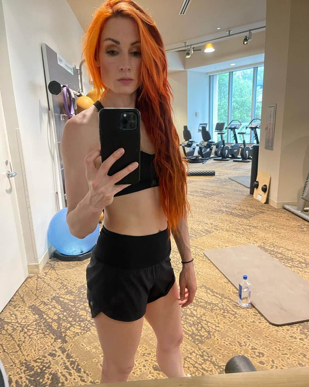 レベッカ・ノックスのインスタグラム：「Fire without Fire within Fire on my hair Fire with my chin.」