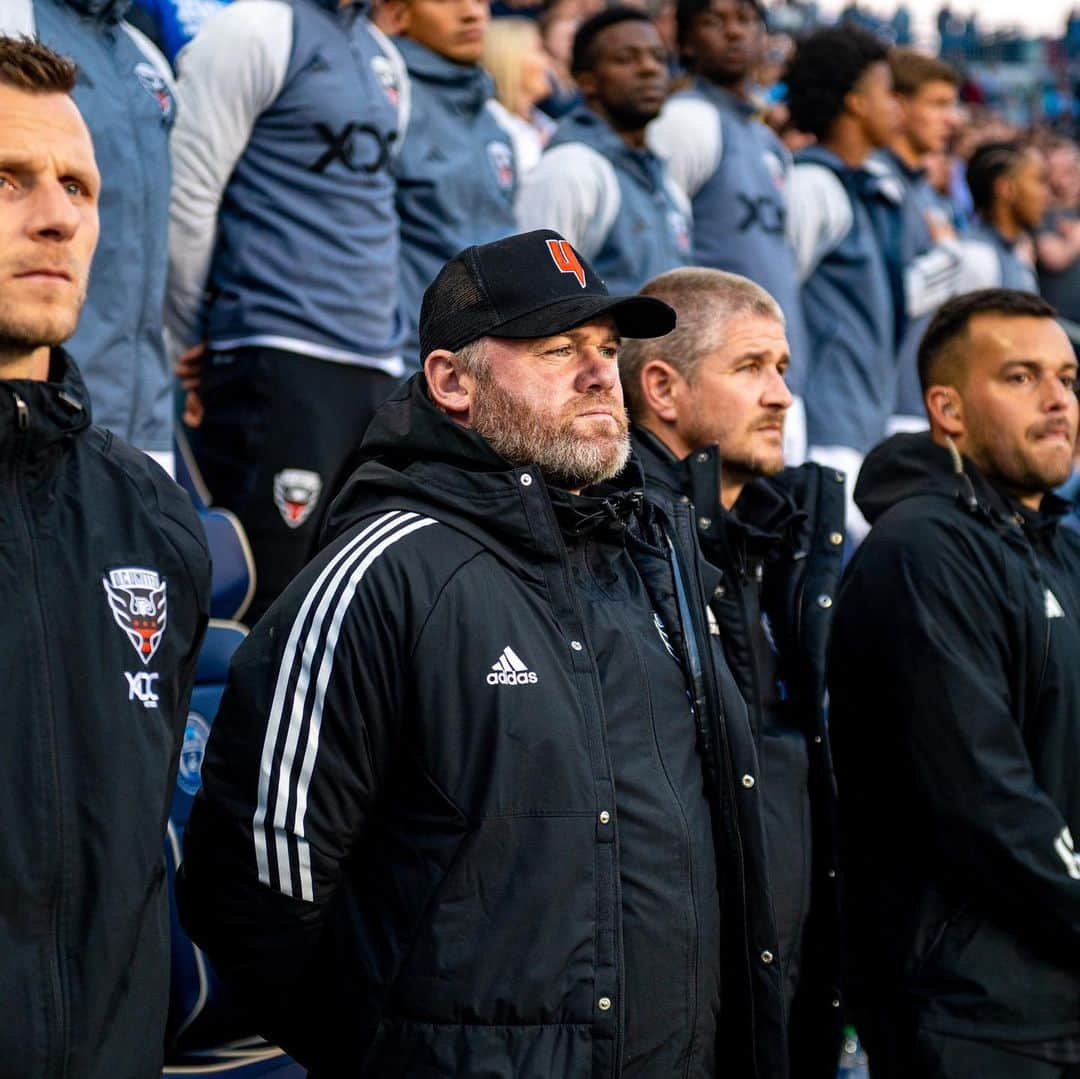 ウェイン・ルーニーのインスタグラム：「A good performance from the lads and unlucky not to take the 3 points. Some good progress made. We keep working hard to improve. ⚫️🔴 @dcunited」