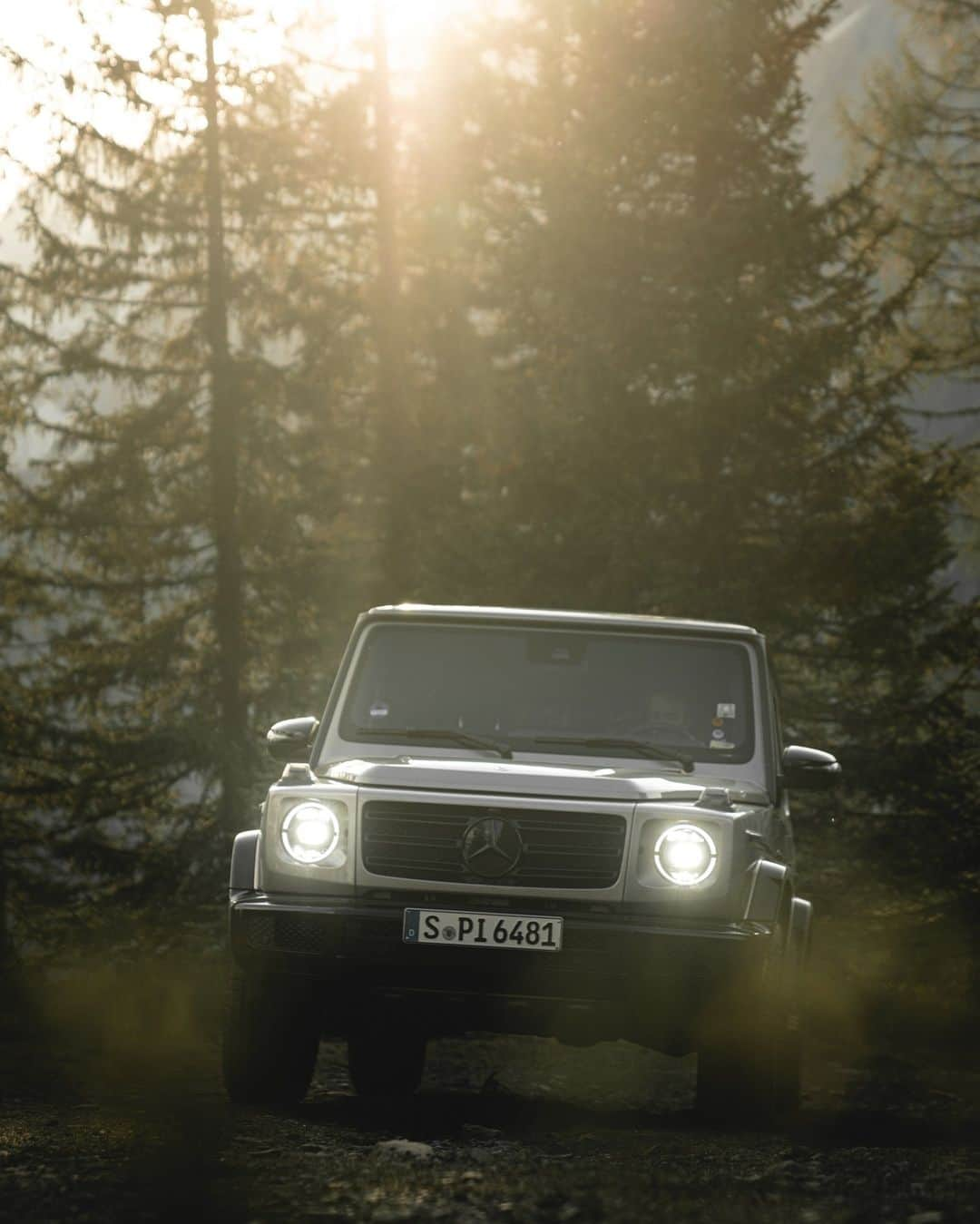 メルセデス・ベンツさんのインスタグラム写真 - (メルセデス・ベンツInstagram)「For a ride packed with joy.  @mercedesbenzgclass  📷 @johann_photography for #MBcreator   #MercedesBenz #MercedesGClass #GClass #StrongerThanTime」5月19日 5時00分 - mercedesbenz