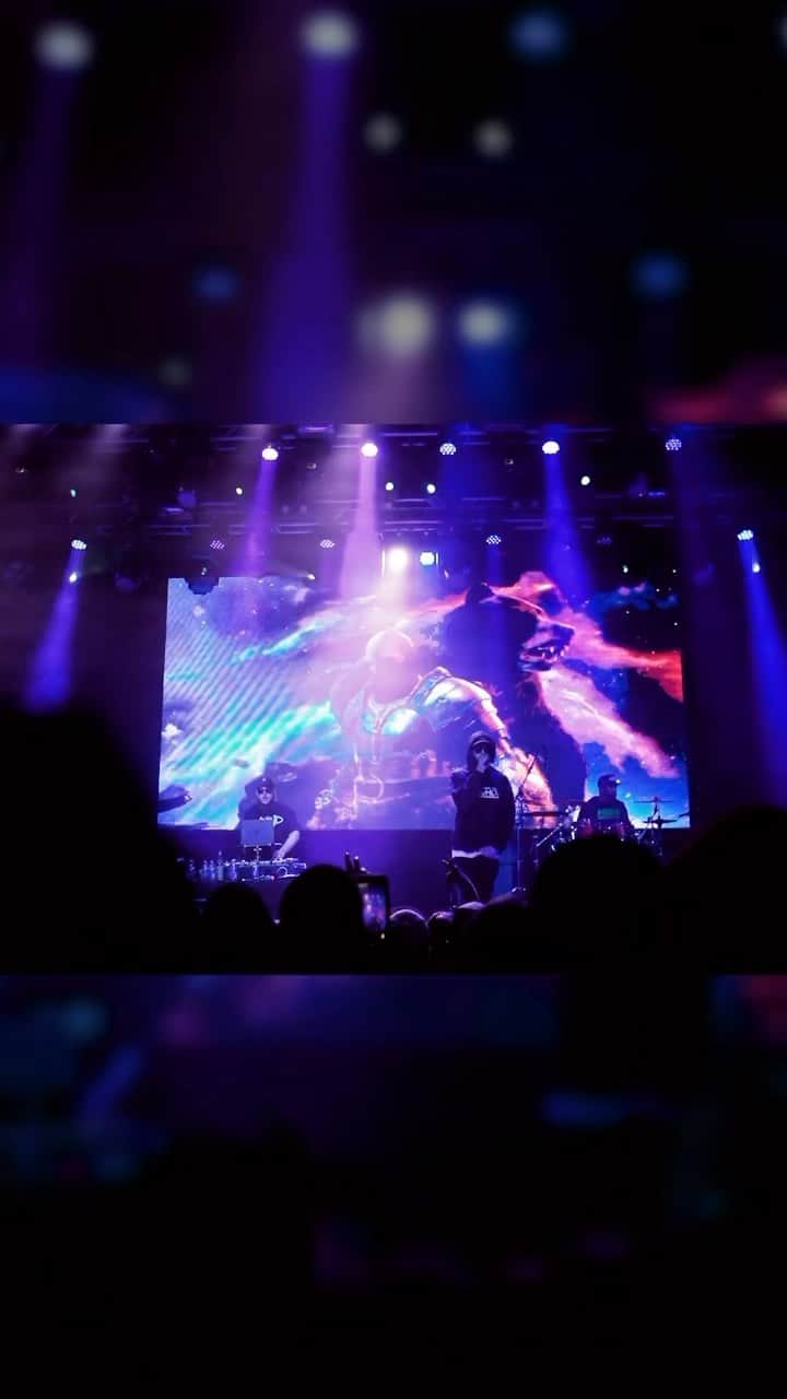 クリス・ウェビーのインスタグラム：「I came out to the new track #Kratos at shows all across Canada with fire #GodOfWar video game footage on the screens.   Now that im back home from being the #GodOfTour the rest of y’all get to hear it now too!!  Go listen and lemme know what y’all think (especially those well versed in mythology) ⚔️🕸」