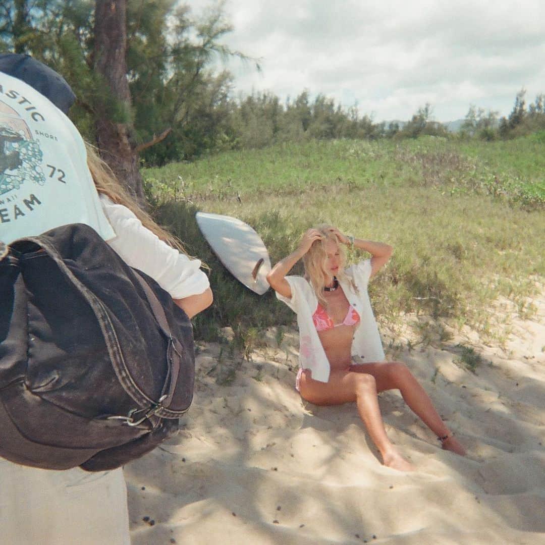 ケイト・ボスワースさんのインスタグラム写真 - (ケイト・ボスワースInstagram)「#bts on our @roxy campaign shoot 🏄🏼‍♀️ some of the best days of my life. 🫶🏻」5月19日 5時10分 - katebosworth