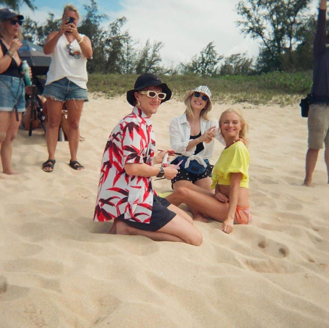 ケイト・ボスワースさんのインスタグラム写真 - (ケイト・ボスワースInstagram)「#bts on our @roxy campaign shoot 🏄🏼‍♀️ some of the best days of my life. 🫶🏻」5月19日 5時10分 - katebosworth