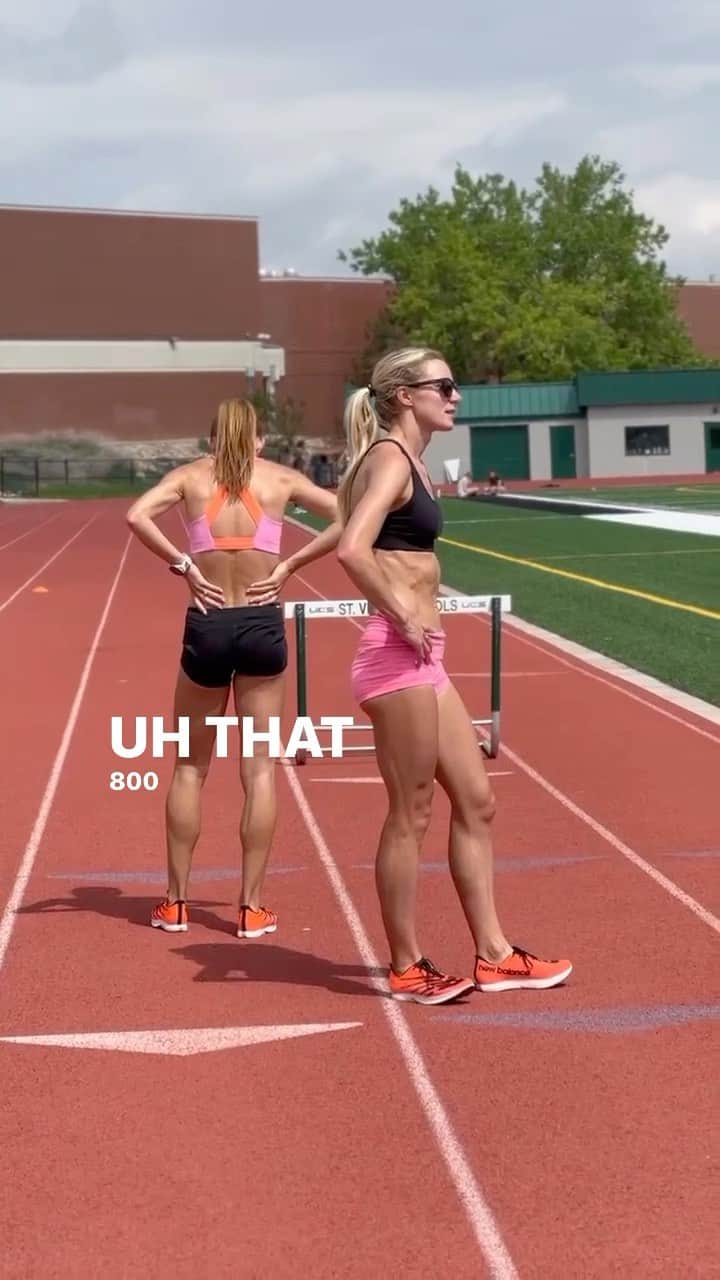 エマ・コバーンのインスタグラム：「Two different ways to listen to the assignment from @joebosshard lol @corymcgeeruns 🤣 track people memorization skills are impressive, so many different pace and distances to remember for each workout 🫠」