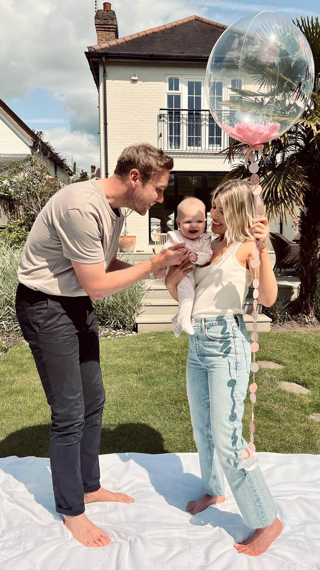 Mollie Kingのインスタグラム：「Last week we celebrated 6 months of our beautiful girl ❤️ Annabella, you’ve brought magic into our lives. Every day we learn something new about you and your wonderful little personality and we can’t wait to see you continue to blossom. We will be there with you every step of the way, darling girl.」