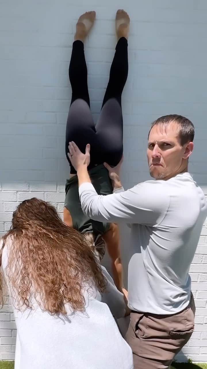 ショーン・ジョンソンのインスタグラム：「Got a lot of questions about this one 😂 hahaha  #reels #reelsvideo #challenge #behindthescenes #bts #couples #couplesgoals #athlete #trendingaudio」
