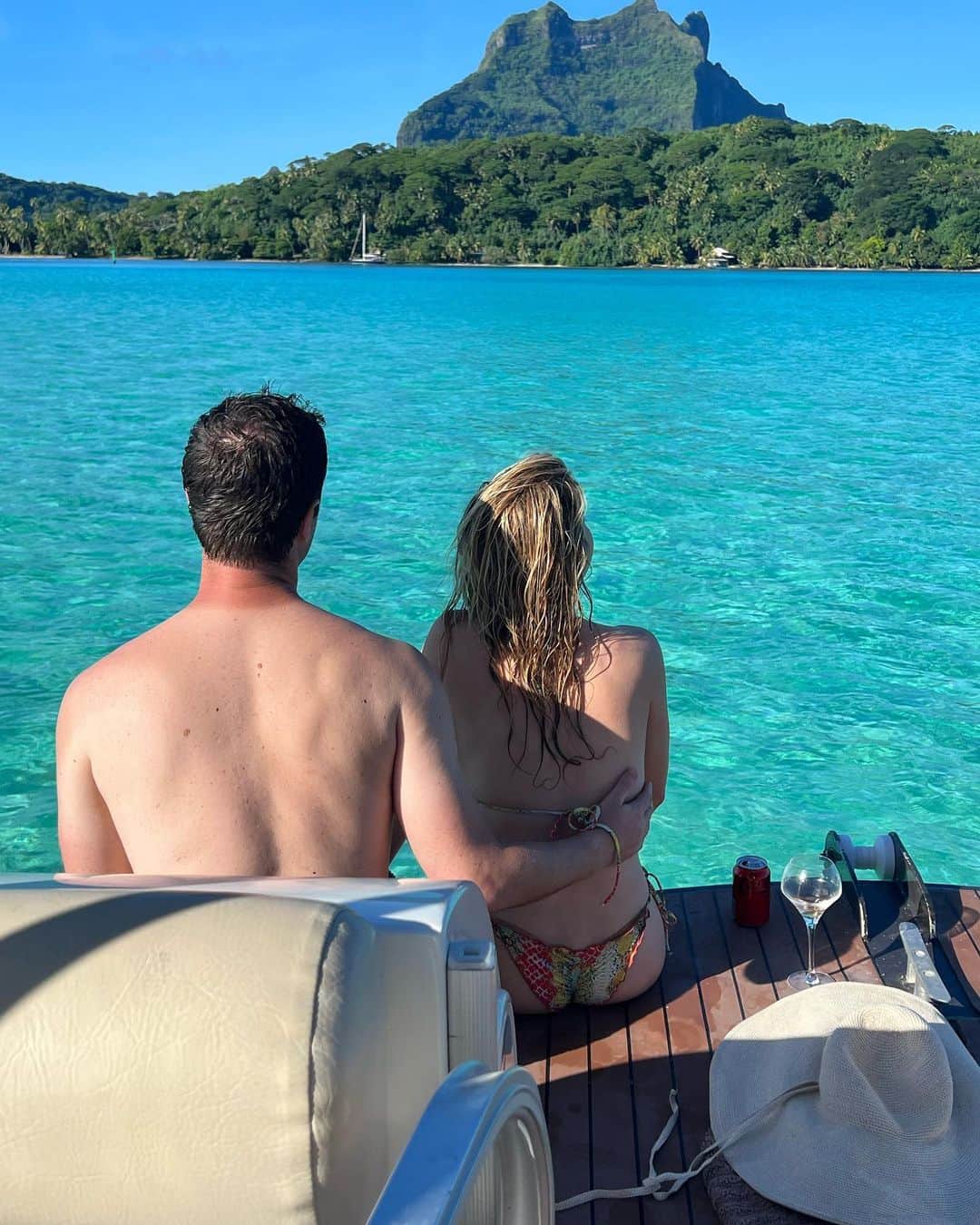 タラ・リピンスキーのインスタグラム：「TNT X Bora Bora cont…   @fsborabora 📍」