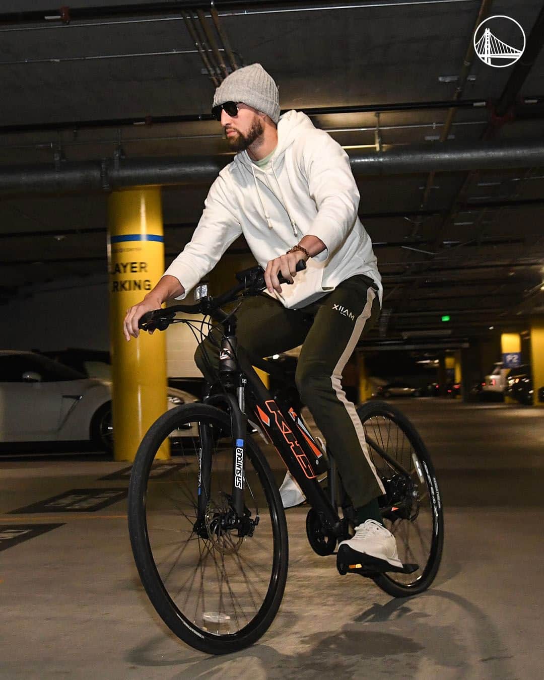 ゴールデンステート・ウォリアーズのインスタグラム：「Your favorite cyclist agrees, it's a wheelie great day to bike to work! 🚴‍♂️ #BTWD2023」