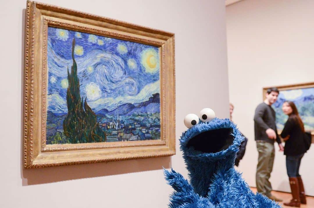 セサミストリートさんのインスタグラム写真 - (セサミストリートInstagram)「Happy #InternationalMuseumDay! Don't forget, Cookie Monster, there is no eating cookies inside the museum!」5月19日 6時00分 - sesamestreet