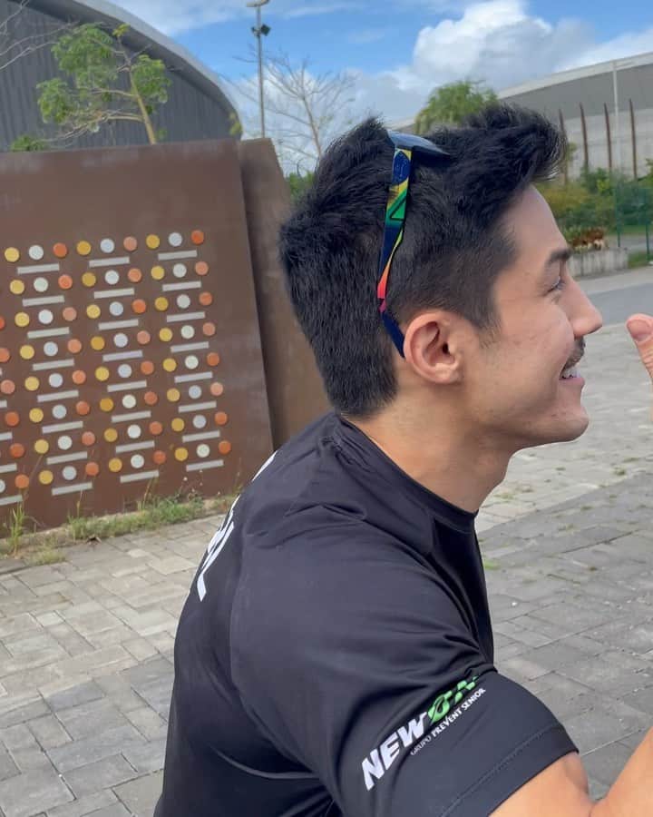 アルトゥール・オヤカワ・マリアノのインスタグラム：「#tbt de Hoje! Lembranças eternizadas aqui no Parque Olímpico Rio de Janeiro!  Muro dos Campeões, estampado todos os medalhistas olímpicos e paralímpicos das Olimpíadas de 2016 🥉 bronzeado!  . . . #rio #olympics #olimpiadas」
