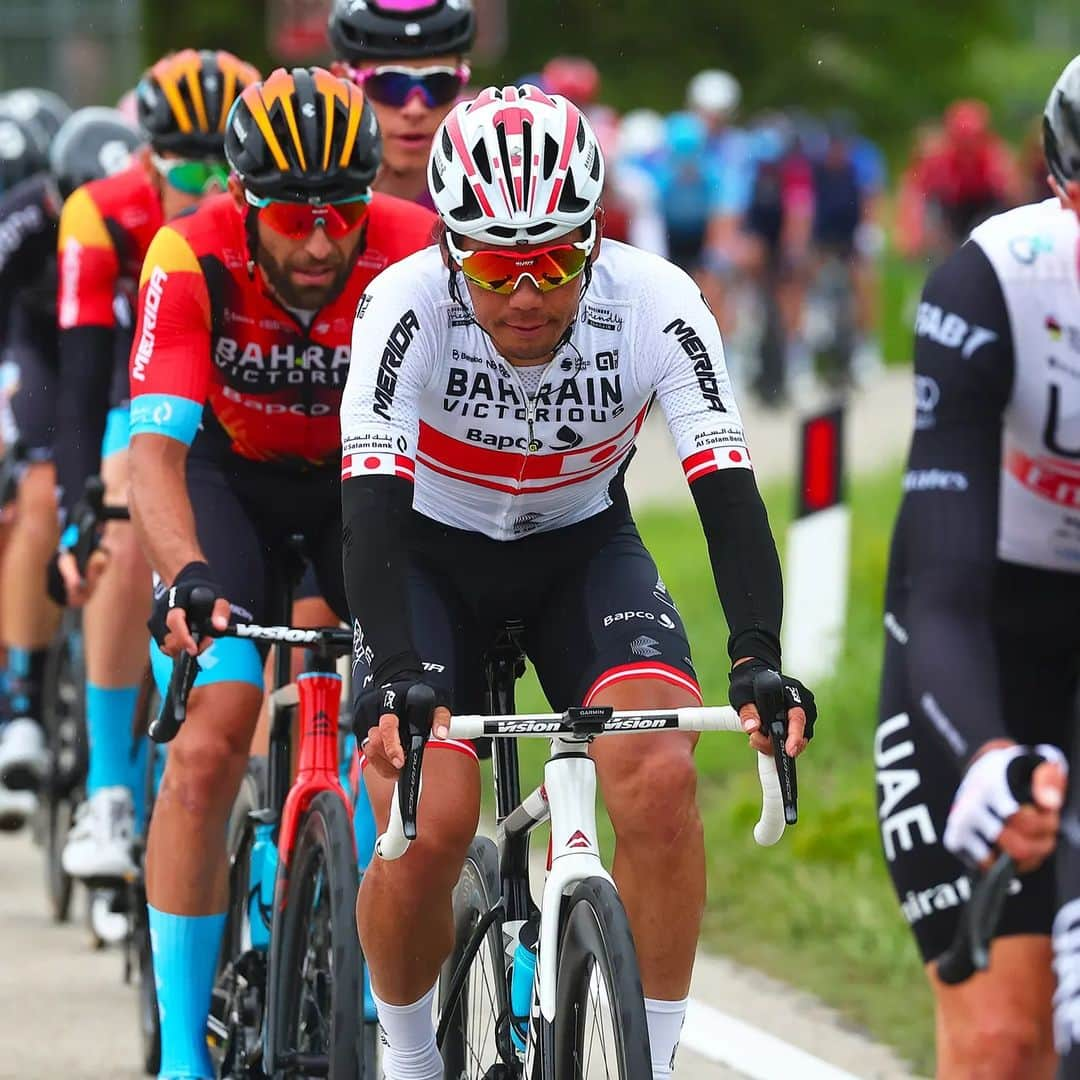 新城幸也のインスタグラム：「Stage12 @giroditalia ✅  #giroditalia #Giro2023 #RideAsOne #ジロ #イタリア   @teambahrainvictorious @cn_bahrainvictorious Photo @sprintcycling」