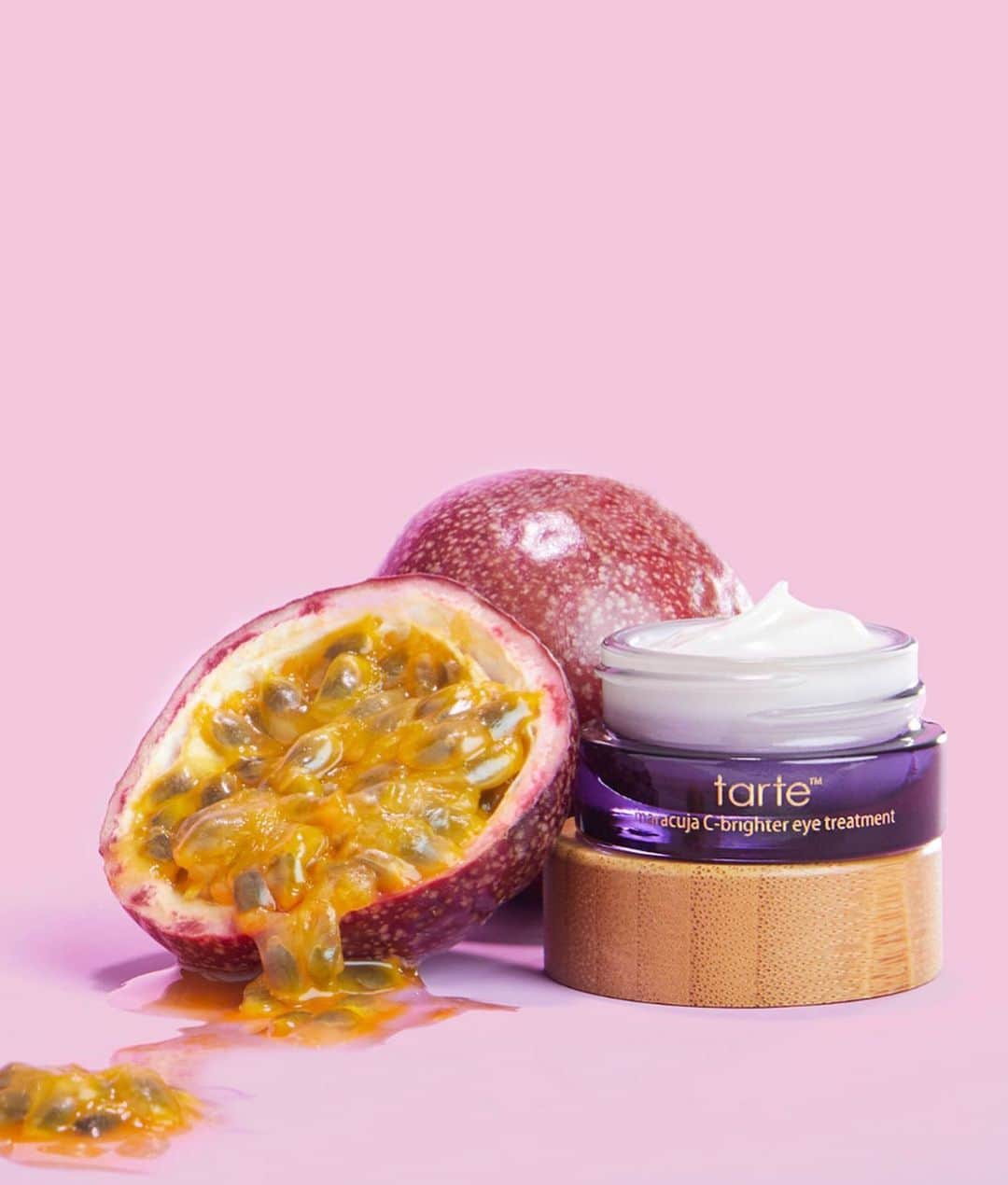 Tarte Cosmeticsさんのインスタグラム写真 - (Tarte CosmeticsInstagram)「The answer to your summer skin prayers 💦 🌞💧  Tarte skincare includes powerful natural ingredients like maracuja oil, hyaluronic acid, jojoba oil, caesalpinia sappan bark extract and monk fruit extract. 🌎  #vegan #crueltyfree #tartecosmetics #cleanbeauty #skincare #maracujaoil #summerskin」5月19日 7時17分 - tartecosmetics