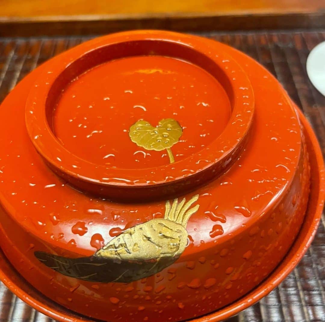 モモコさんのインスタグラム写真 - (モモコInstagram)「エミちゃんと京都ご飯。 年1の三多さん‼️ ありがたやー💕💕  昨日配信のYouTube『モモコ新聞』は、初めて焼肉屋さんからのタイアップでした〜‼️ 隣が精肉屋さんで新鮮ですごくおいしかったよ💕 是非、モモコ新聞を見て行って下さいね♪ お店公式Instagramは、こちらです❗️ @nikuya.ki_ichi   #ハイヒールモモコ #👠 #👠🍑 #CHANEL #シャネラー #グルメ #アメブロ  #YouTube #モモコ新聞 #喜一精肉店 #大阪グルメ #門真グルメ #京阪グルメ #京阪焼肉 #大阪焼肉 #門真焼肉 #守口焼肉 #大和田焼肉 #黒毛和牛 #喜一スパイス #家族焼肉 #京都 #三多 #年1」5月19日 8時00分 - highheel_momoko