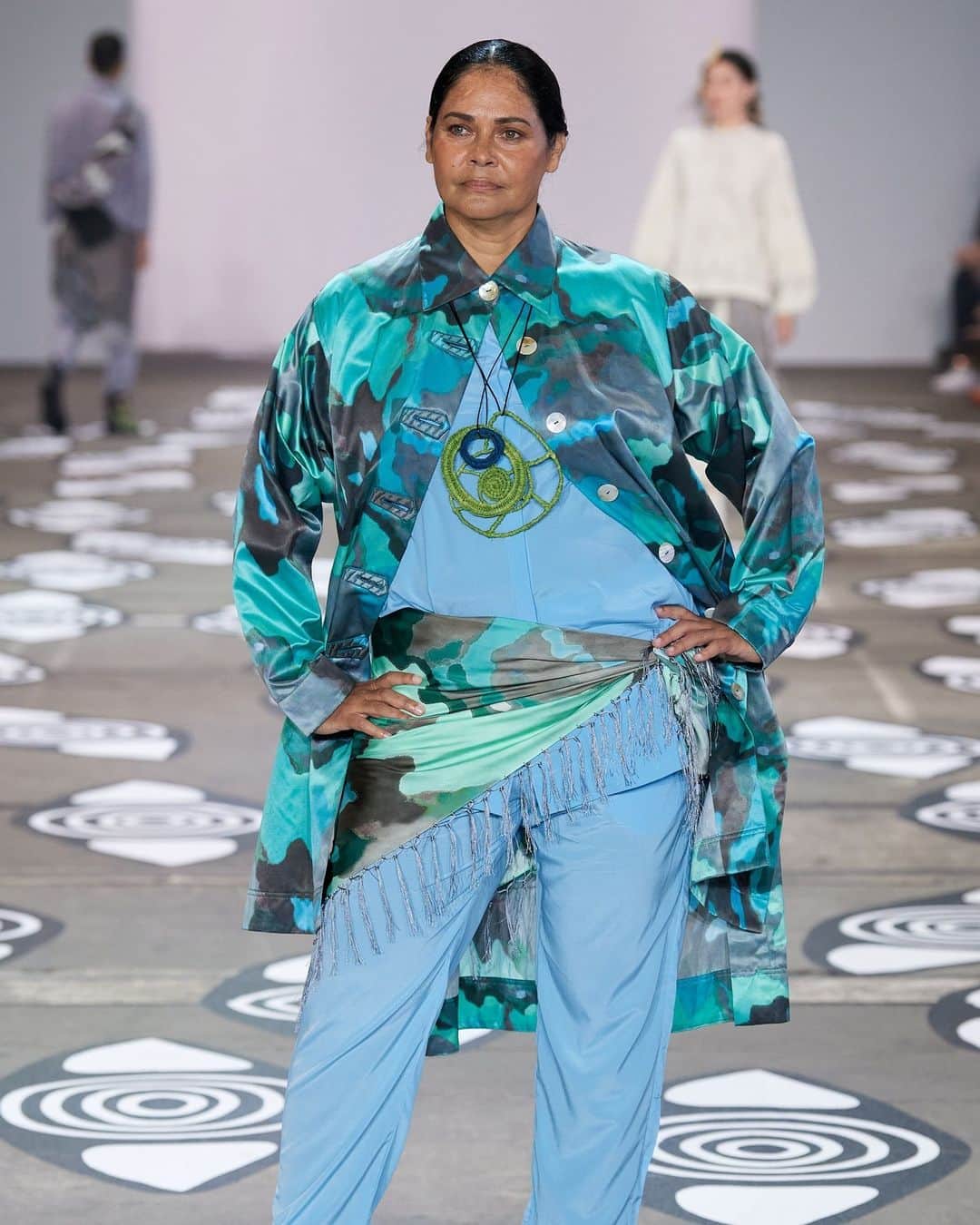 Vogue Runwayさんのインスタグラム写真 - (Vogue RunwayInstagram)「On Wednesday, Michael West of Sydney’s Metropolitan Local Aboriginal Land Council introduced the first-ever standalone show by an Indigenous Australian designer at Afterpay Australia Fashion Week: Ngali. The label was established by Denni Francisco, a Wiradjuri designer (originally from New South Wales), in 2018. The name, she explains: “translates in a number of Aboriginal languages to ‘we’ or ‘us’. That’s because what we do as a brand is about the collective: our ethos is together.” Ngali’s formal debut on the AAFW calendar comes as the wider national conversation about the country’s violent origins shifts from long-held antagonism to a new progressive and reparatory spirit. Tap the link in bio to learn more.」5月19日 7時36分 - voguerunway
