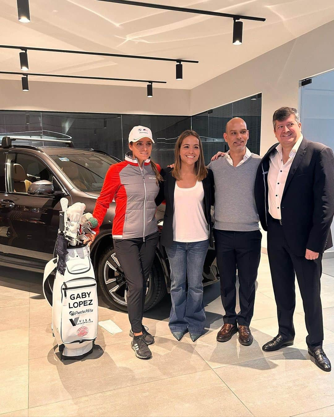 ギャビー・ロペスさんのインスタグラム写真 - (ギャビー・ロペスInstagram)「Estoy súper emocionada y contenta de ser parte de la familia @bmwdemexico @bmw_golfsport 🏎️  Este ix3 es un auto 100% eléctrico 😱 iré descubriendo con ustedes este nuevo mundo SIN gasolina 😏😍 que emoción」5月19日 8時03分 - gabylopezgolf