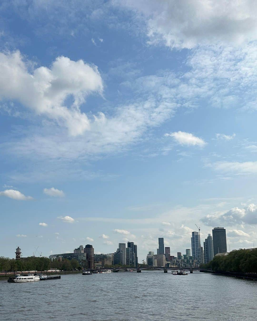 キム・ドンハンさんのインスタグラム写真 - (キム・ドンハンInstagram)「London big ben☀️」5月19日 8時17分 - don9_han