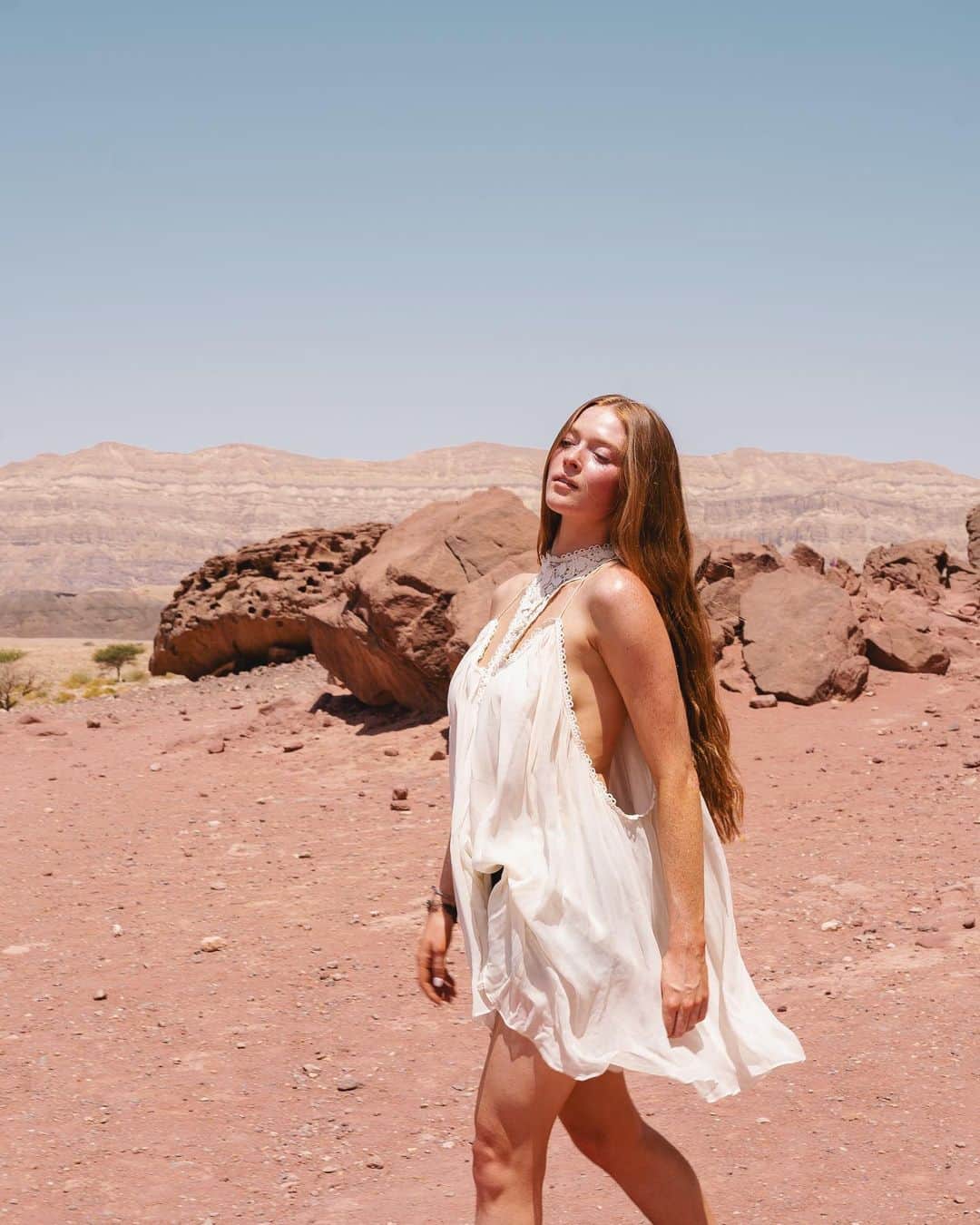 Larsen Thompsonさんのインスタグラム写真 - (Larsen ThompsonInstagram)「Israel recappp🇮🇱 #1: fashion meets the largest erosion crater (@isabelmarant thanks for making me feel pretty🥰) #2: first time seeing a camel #3: Vic and I being children at Dead Sea #4: calm before the storm #5: cheesin in Jaffa #6: to new friendships🤍 #7: the ICON himself #8: Red Canyon  #9: introduced to fav snack of all time #10: living my best life」5月19日 8時18分 - larsenthompson