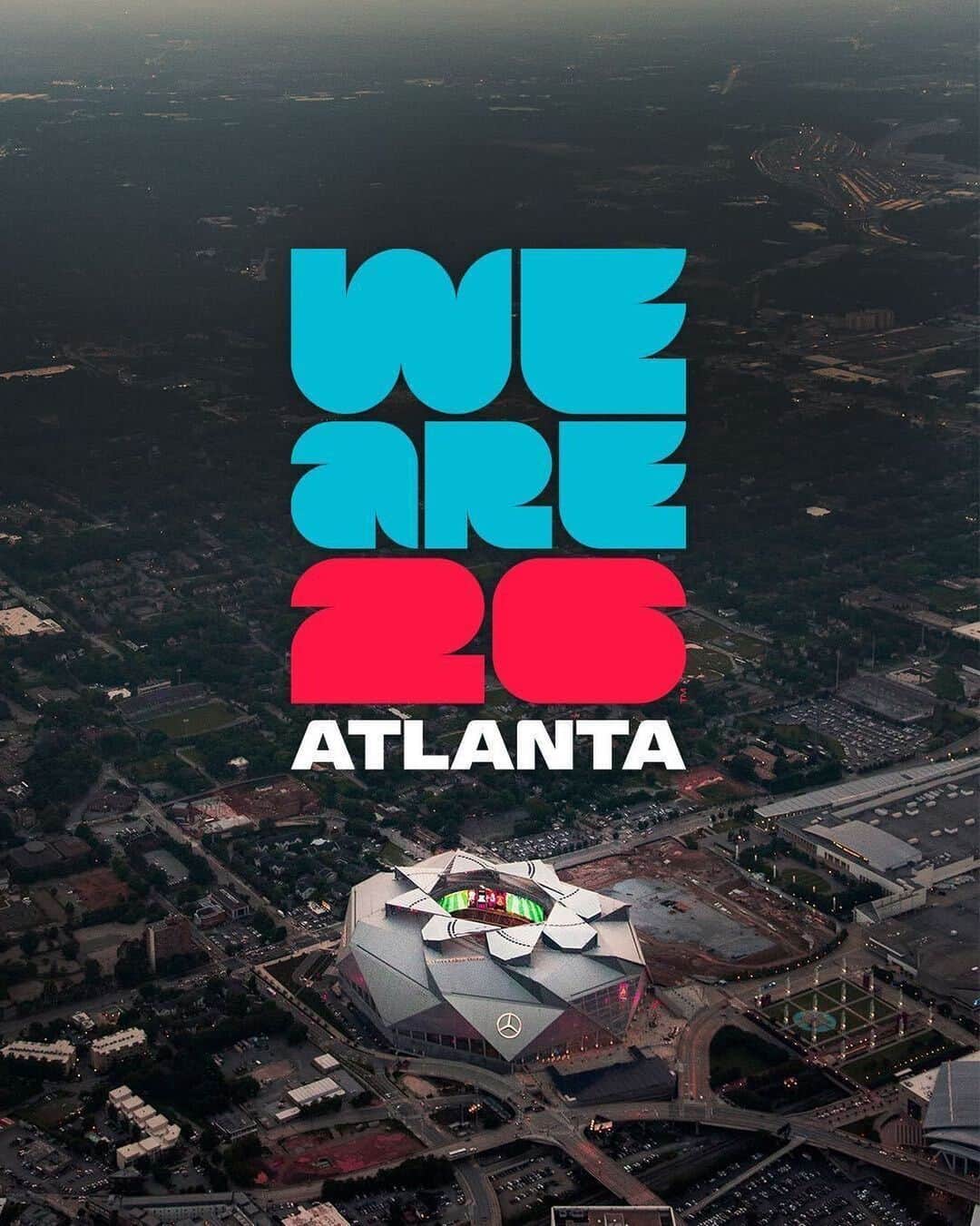 ブラッド・グザンのインスタグラム：「Absolutely buzzing for 26 and to showcase Atlanta and @mercedesbenzstadium to the world!  #WeAre26 #WeAreTheA 🔥」