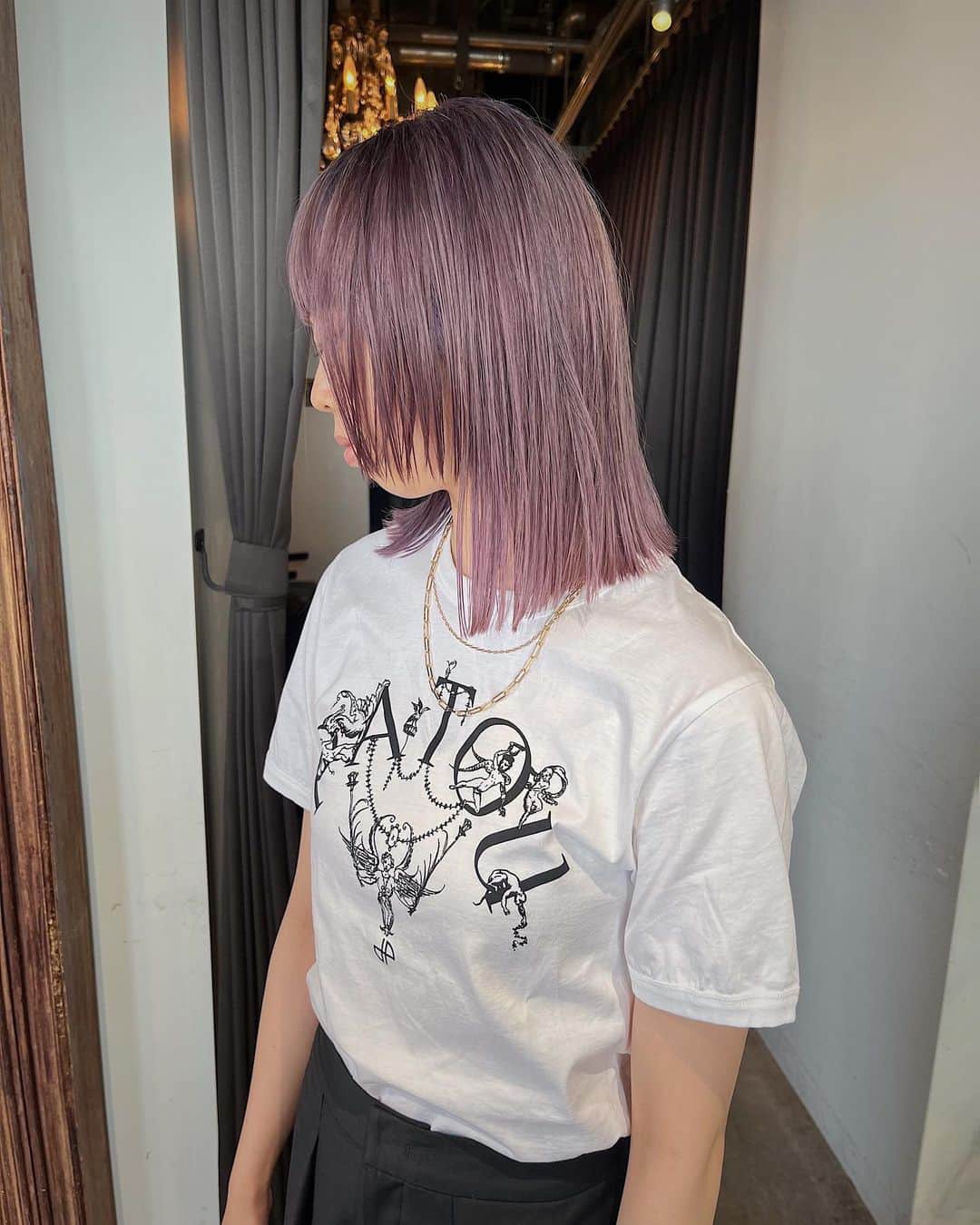 佐々木香奈のインスタグラム：「lavender gray...  cut ¥6600 cut&color ¥13200〜 cut&w color ¥19800〜 cut&highlight color ¥20900〜 cut&purm ¥13200〜 cut&digitalperm ¥17600〜 cut&straight perm ¥22000〜 cut &straight treatment ¥19800〜  ☝︎レングスやデザインによって 追加料金あり  weekday  10:00-16:00 sat.sunday  10:00-17:30」